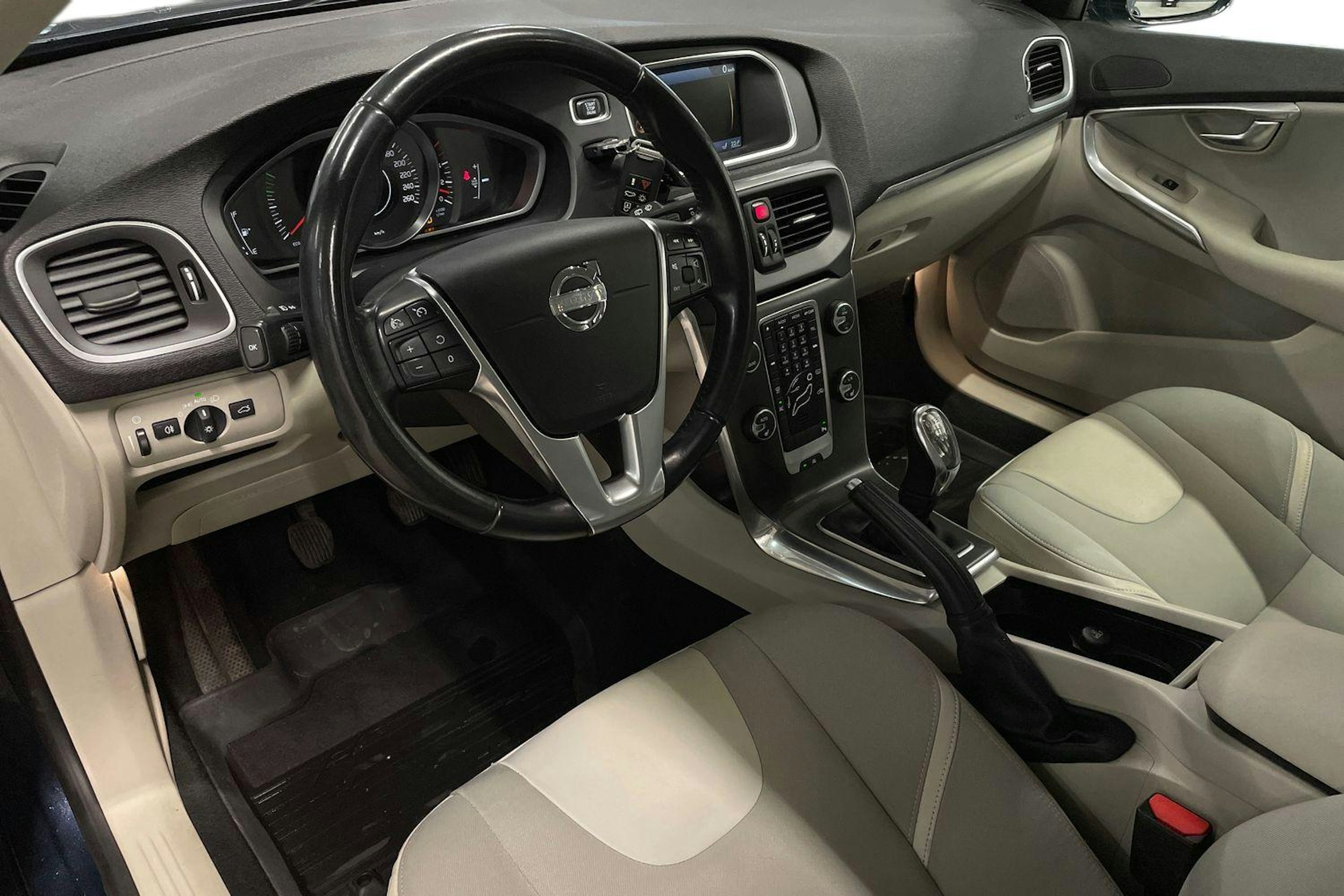 Sininen Volvo V40 2013 kuva 7.