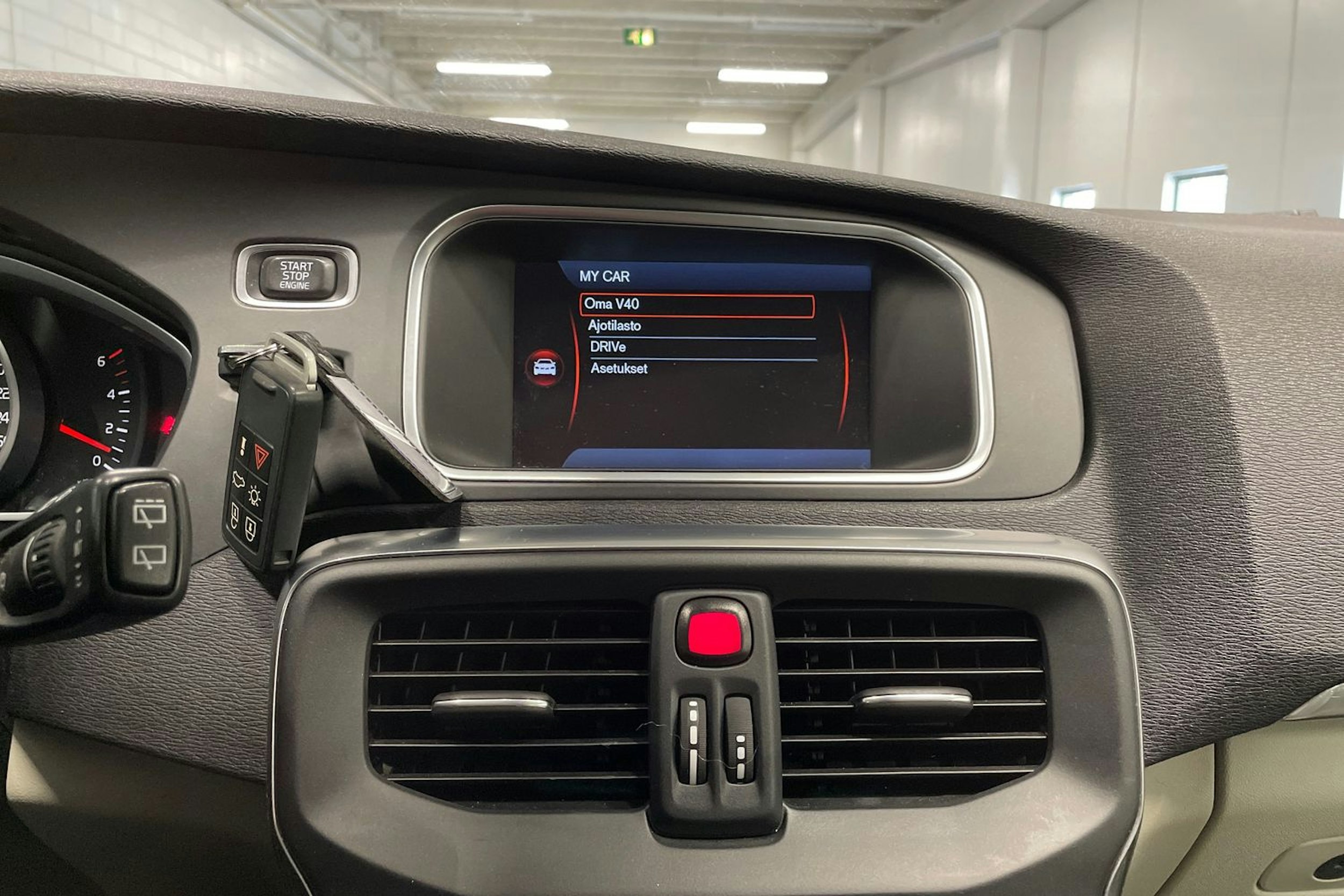 Sininen Volvo V40 2013 kuva 17.