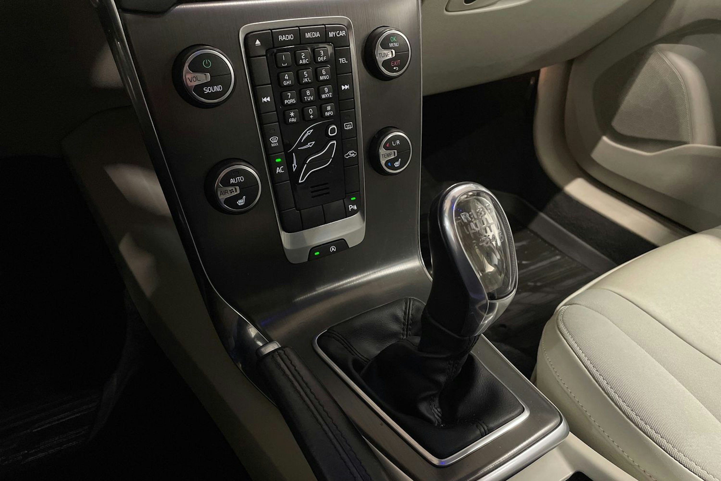 Sininen Volvo V40 2013 kuva 18.