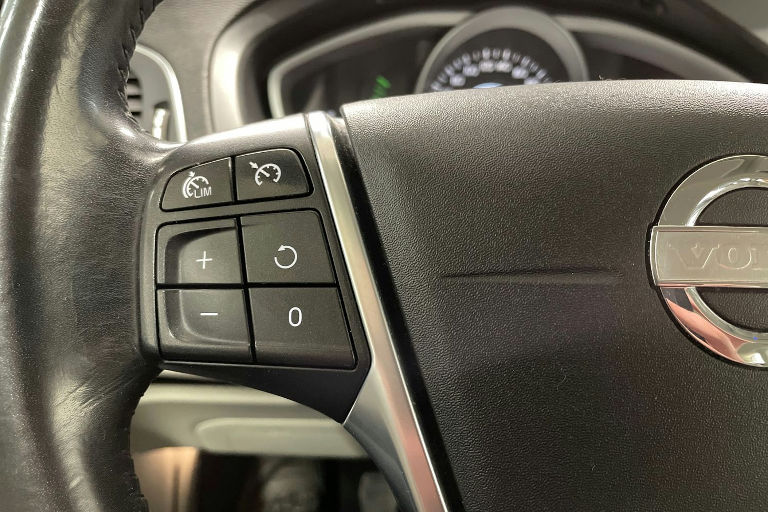 Sininen Volvo V40 2013 kuva 20.