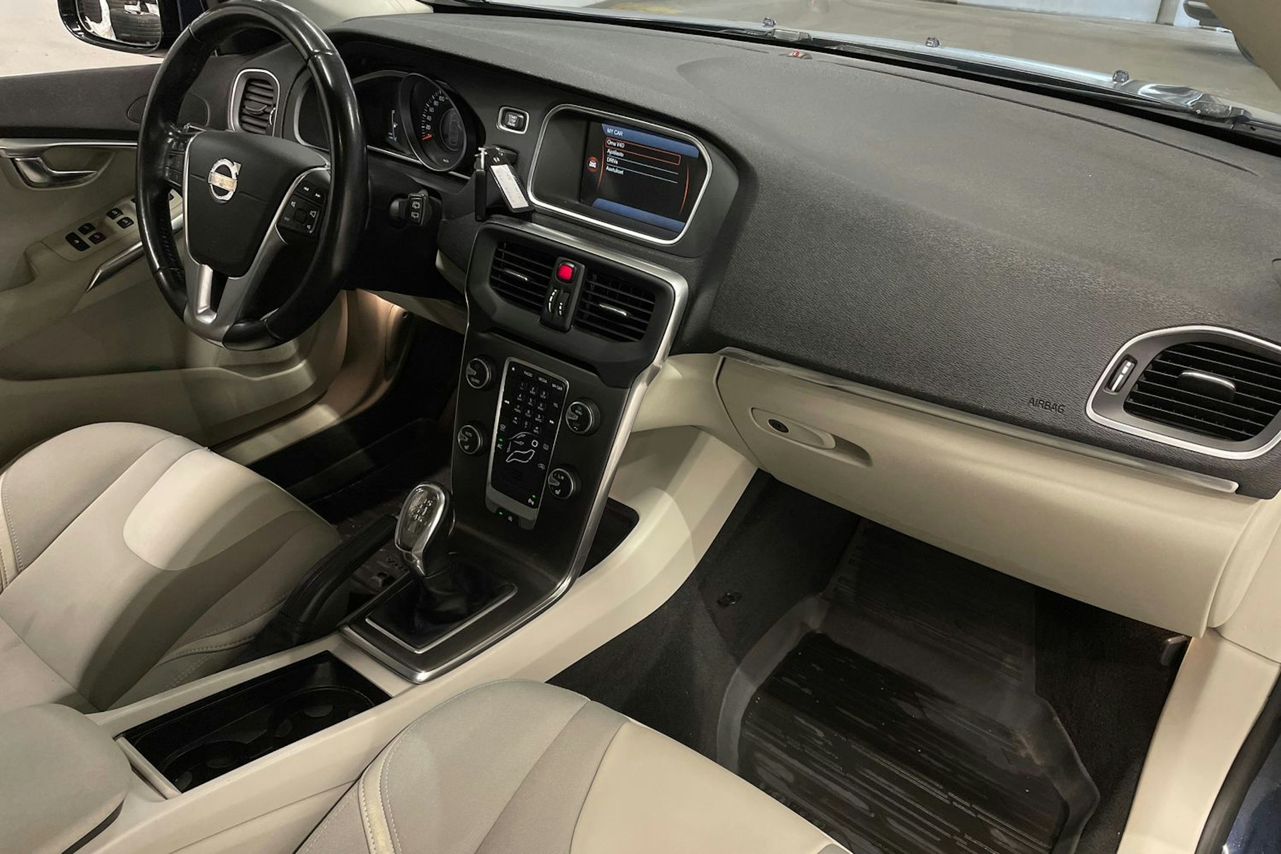 Sininen Volvo V40 2013 kuva 25.