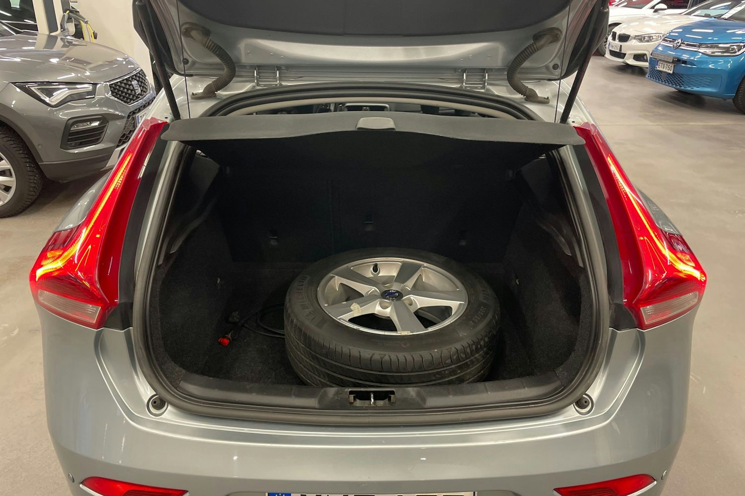 harmaa Volvo V40 2013 kuva 14.