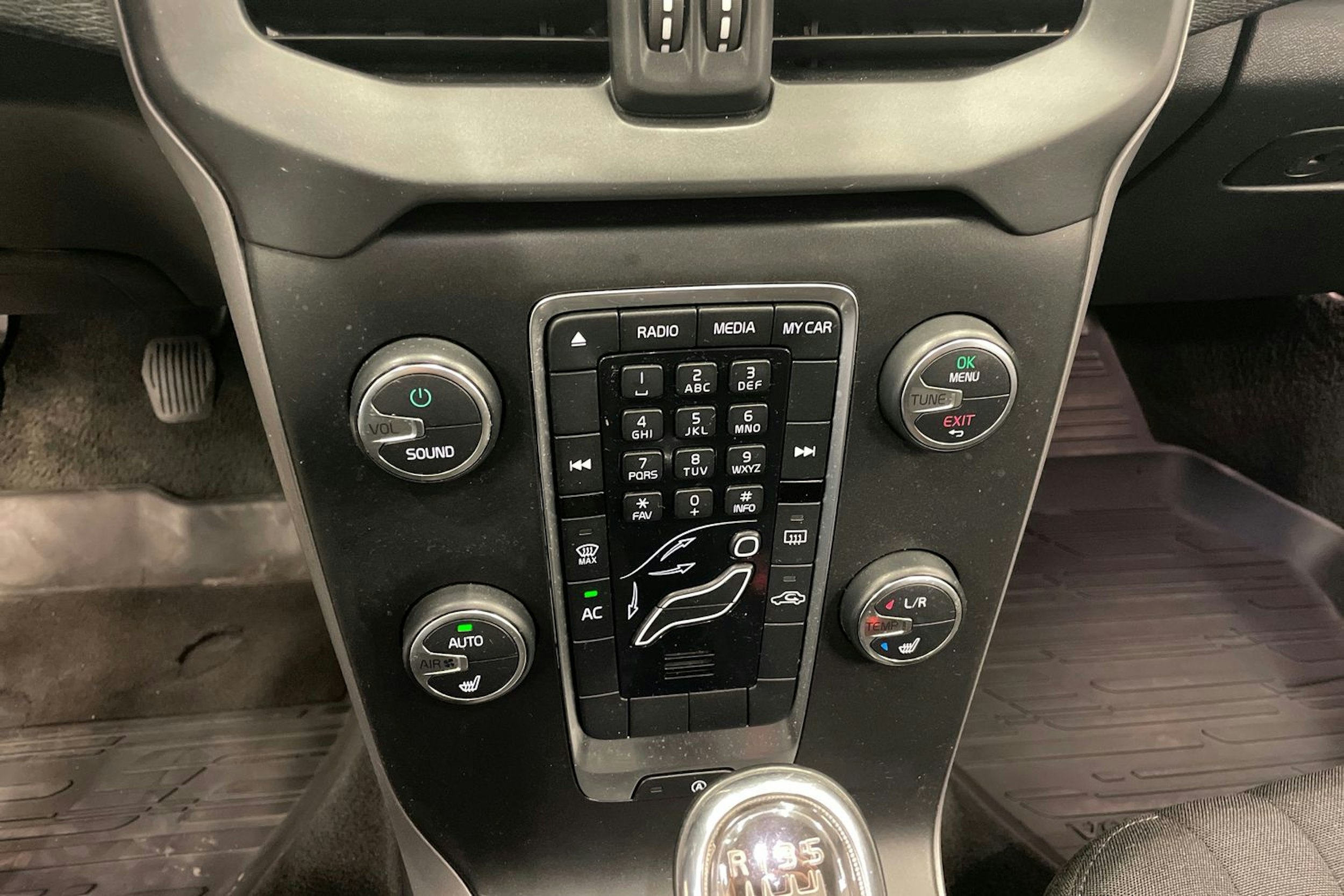 harmaa Volvo V40 2013 kuva 19.