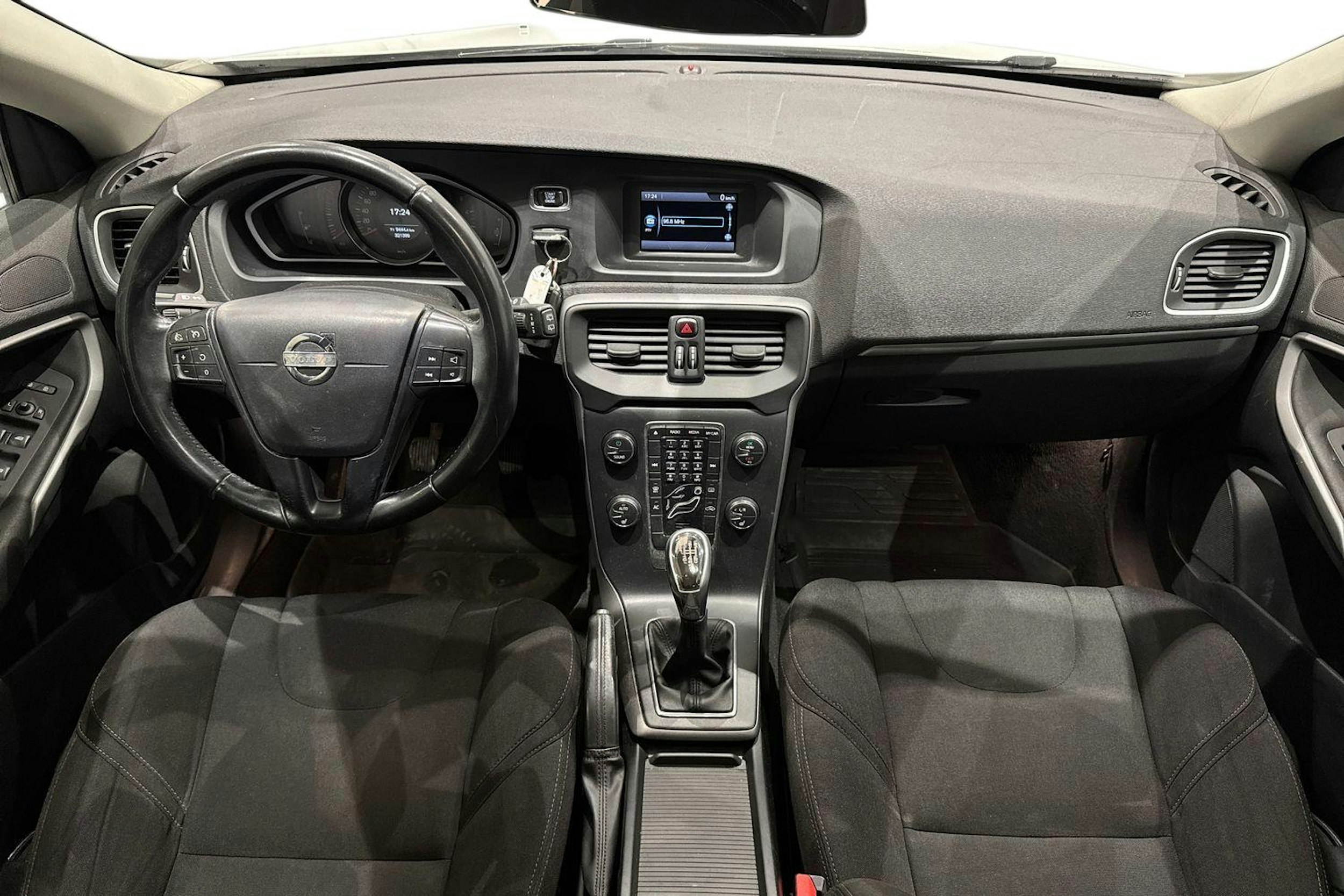 valkoinen Volvo V40 2013 kuva 9.