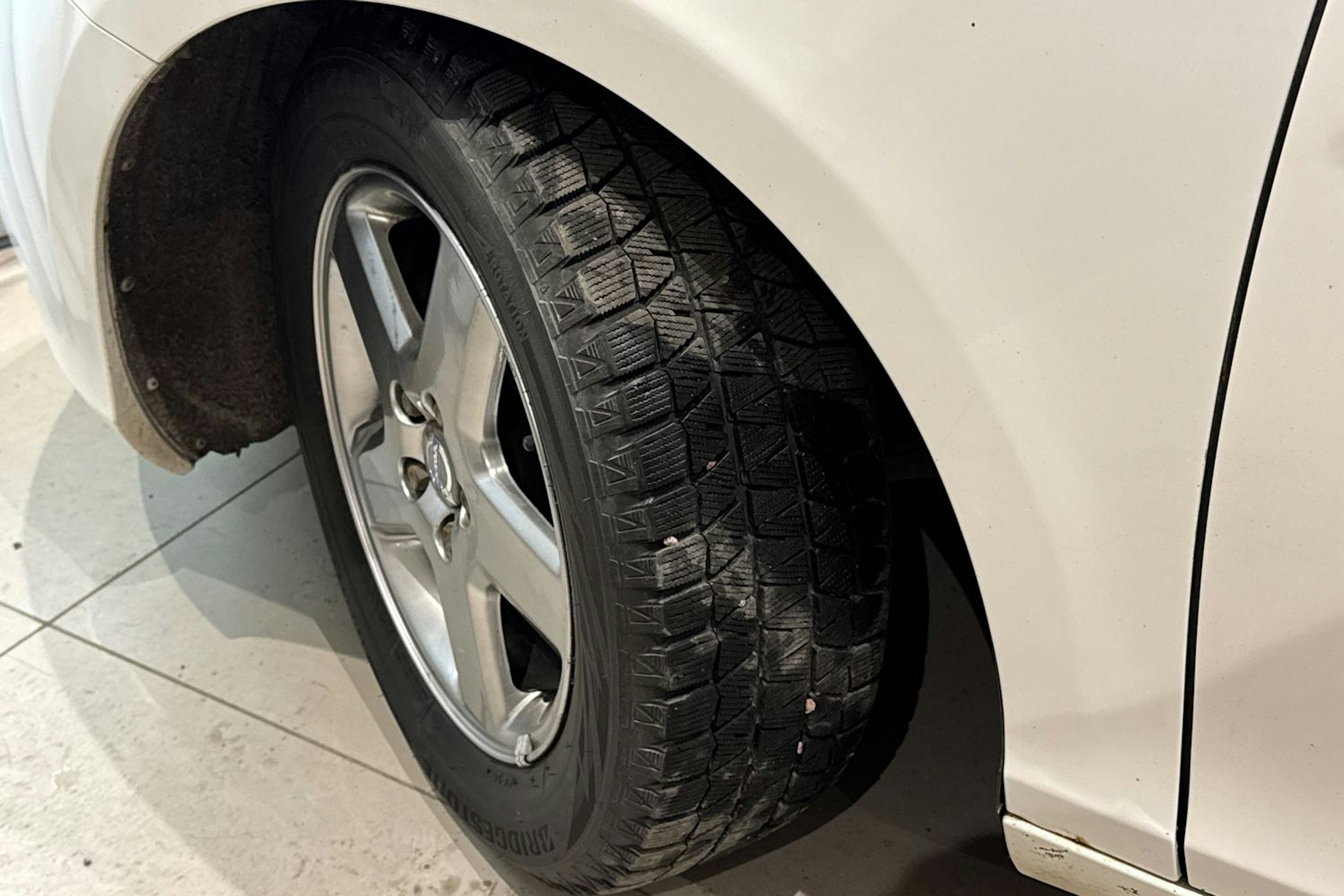 valkoinen Volvo V40 2013 kuva 13.