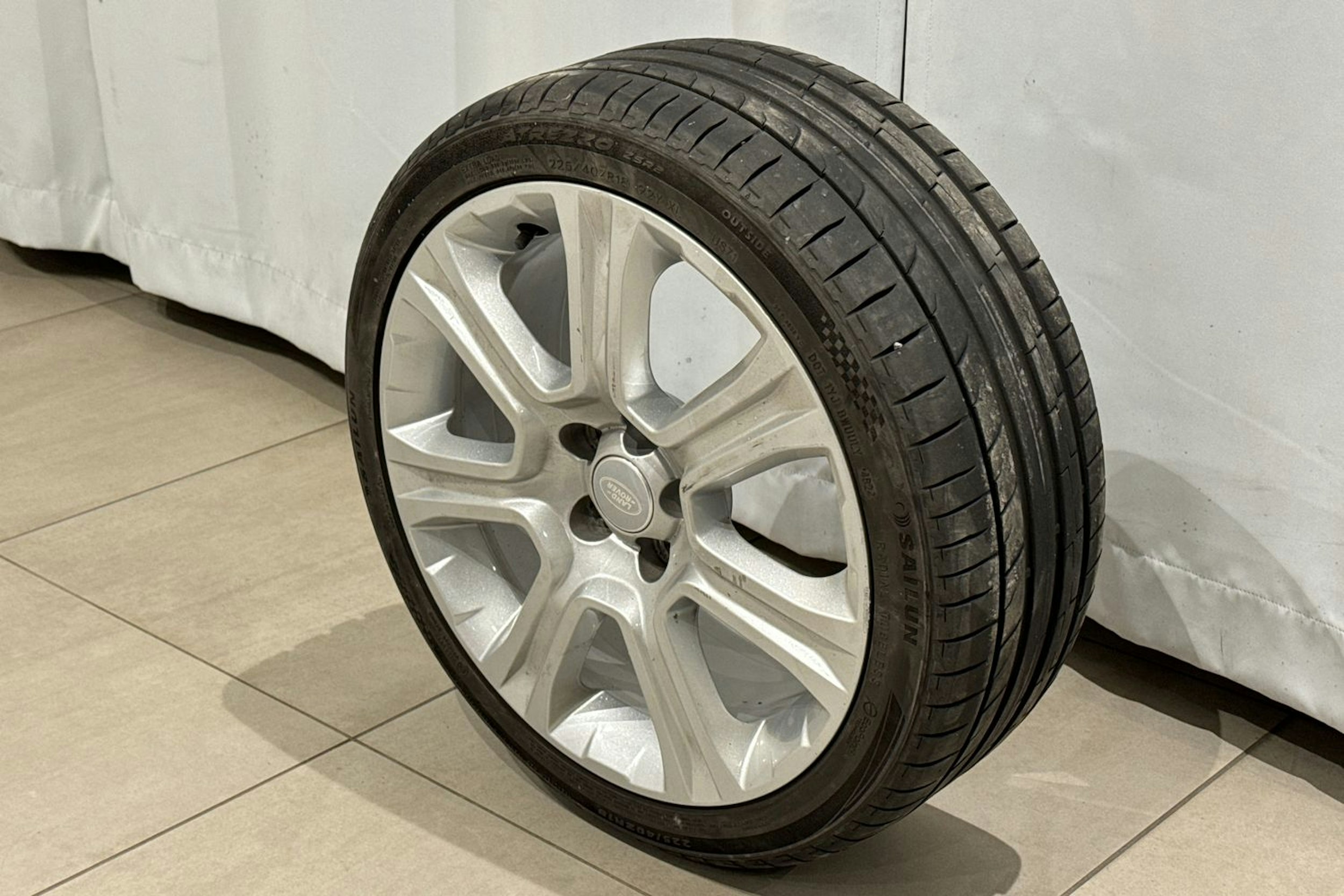 valkoinen Volvo V40 2013 kuva 14.