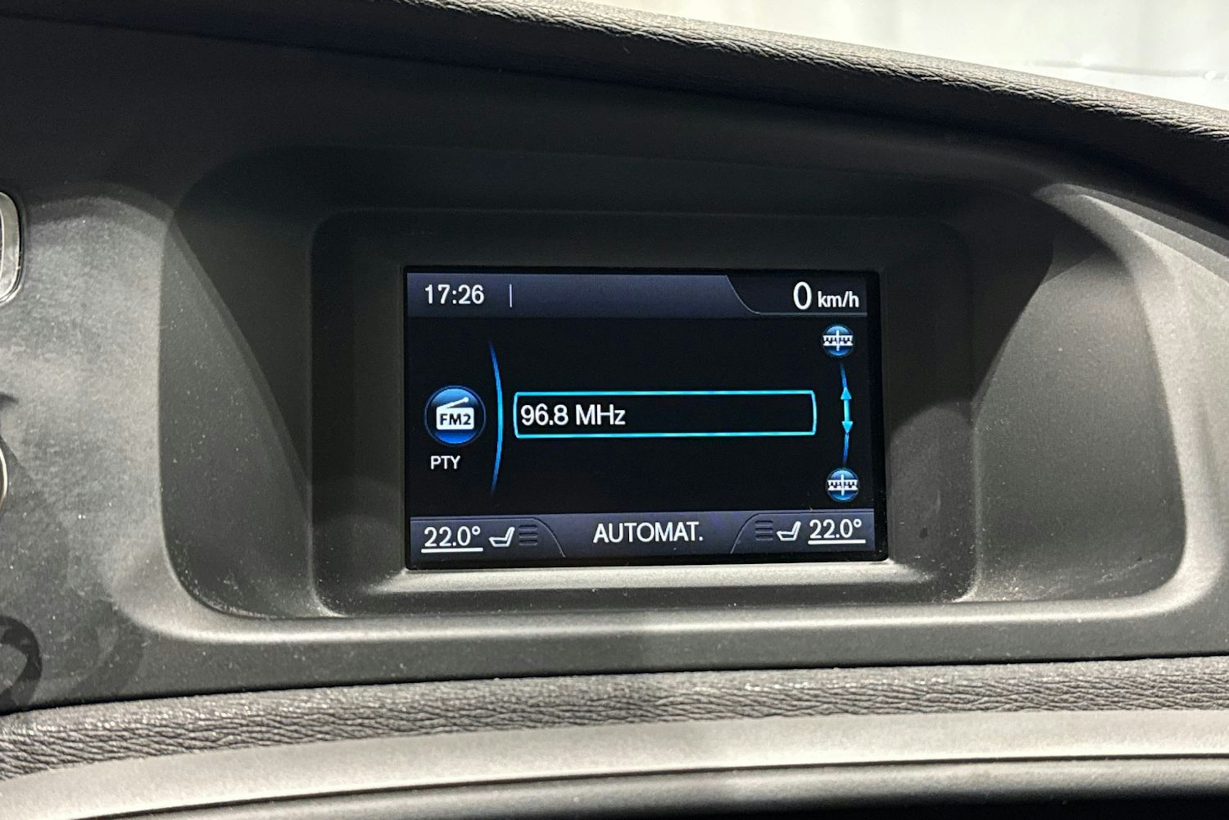 valkoinen Volvo V40 2013 kuva 19.