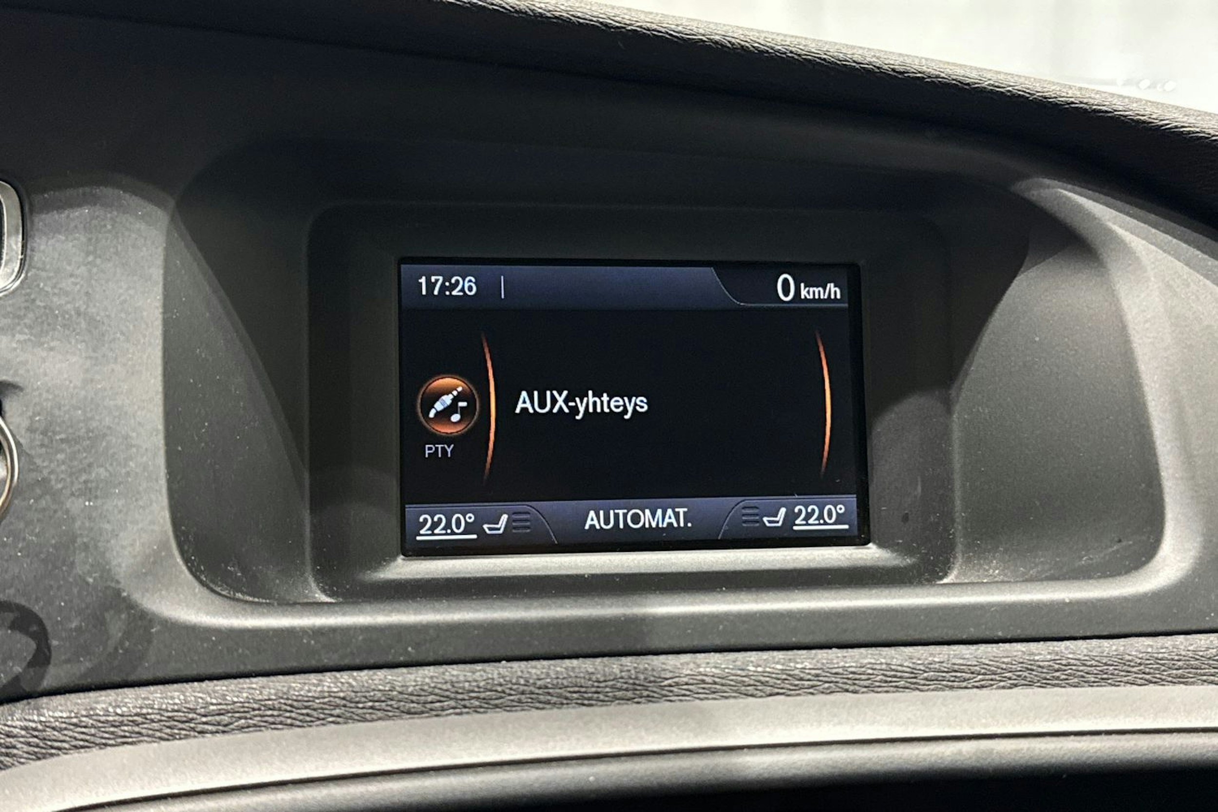 valkoinen Volvo V40 2013 kuva 21.