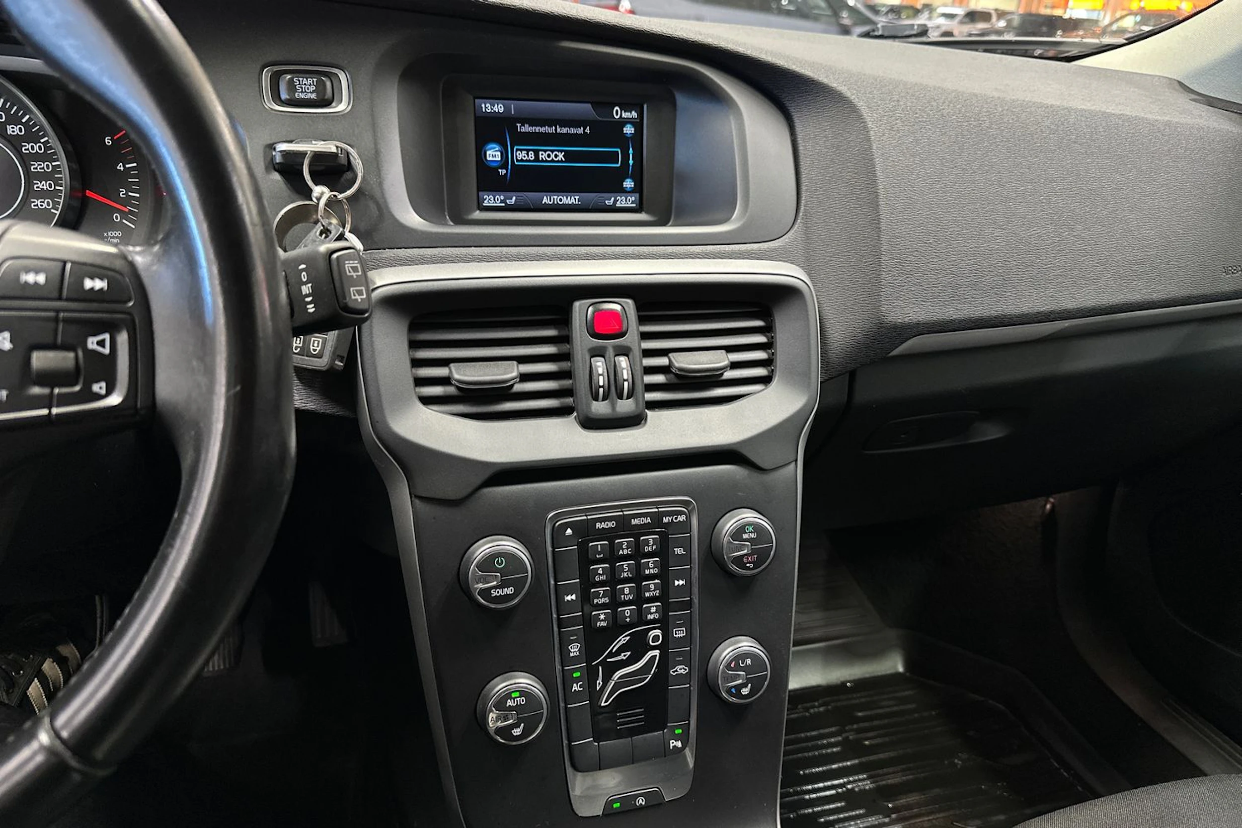 sininen Volvo V40 2013 kuva 14.