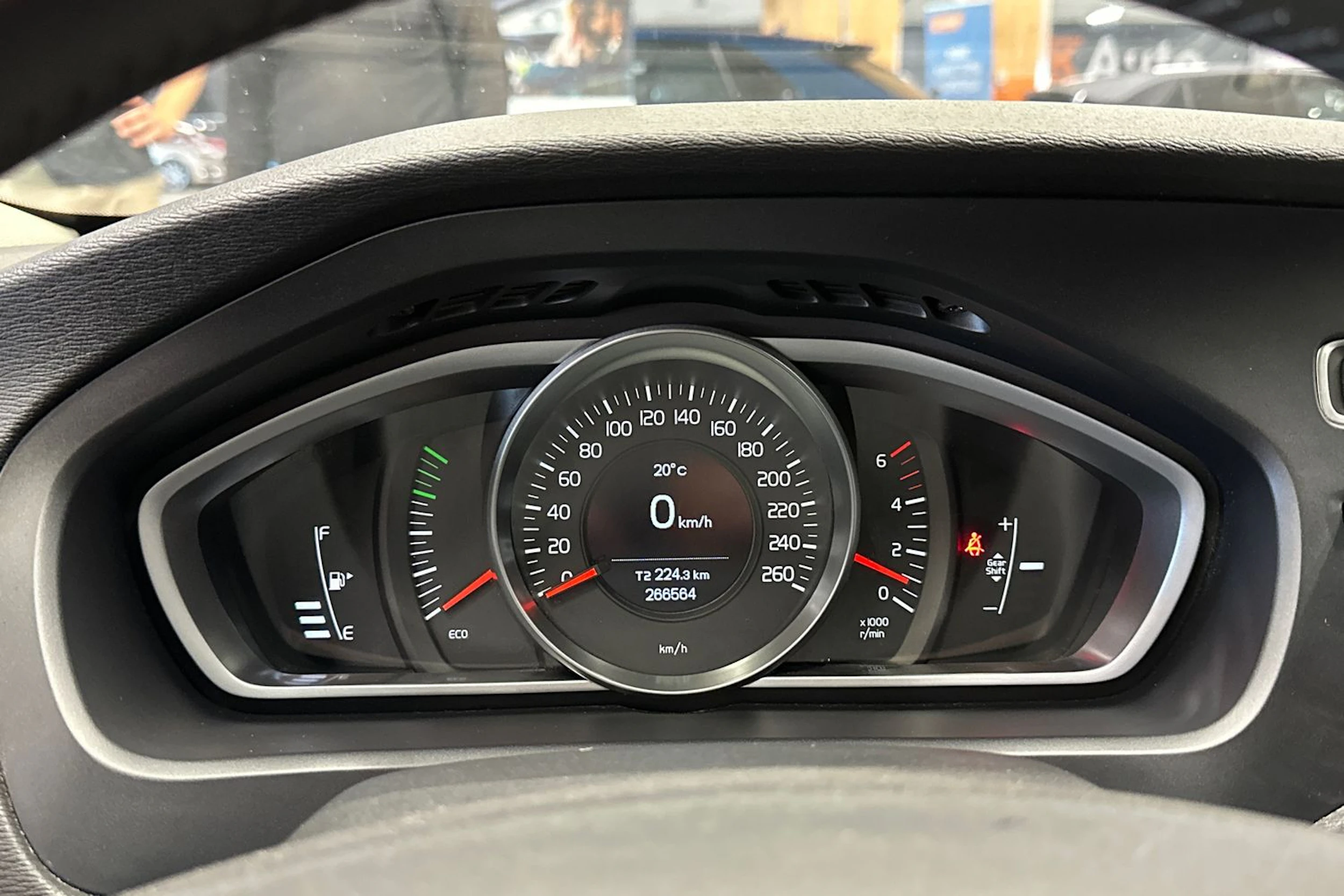 sininen Volvo V40 2013 kuva 16.