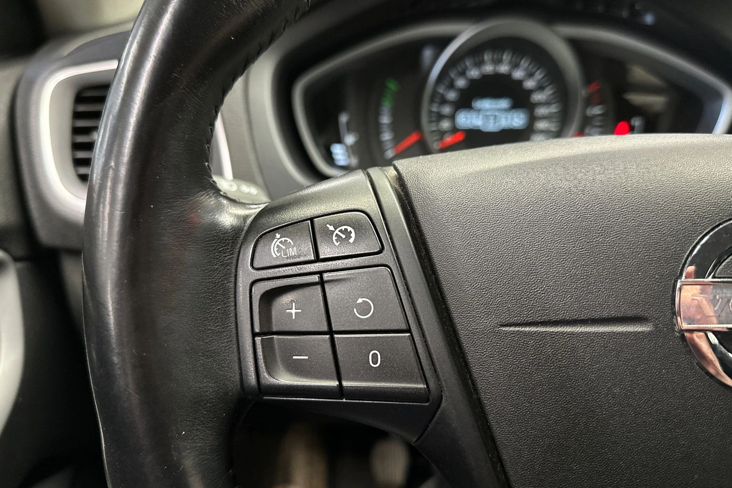 sininen Volvo V40 2013 kuva 18.
