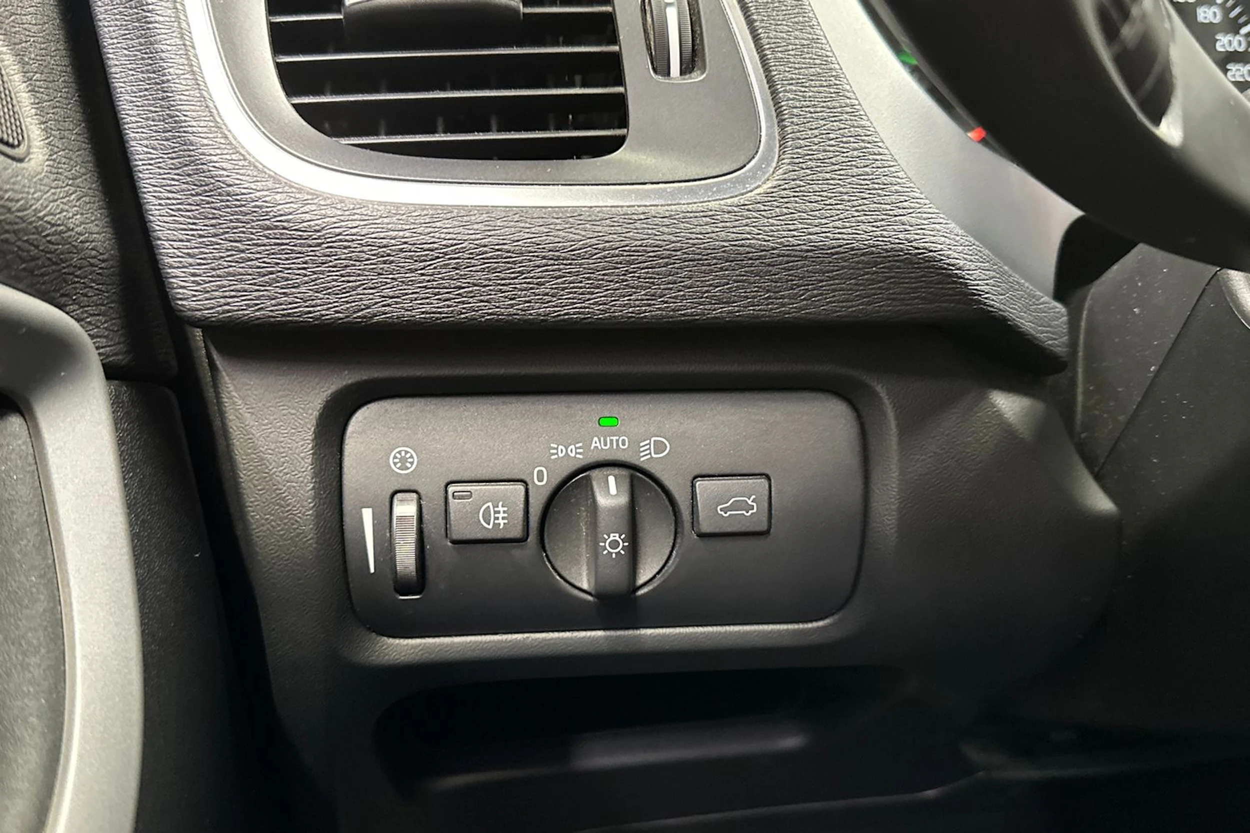 sininen Volvo V40 2013 kuva 20.