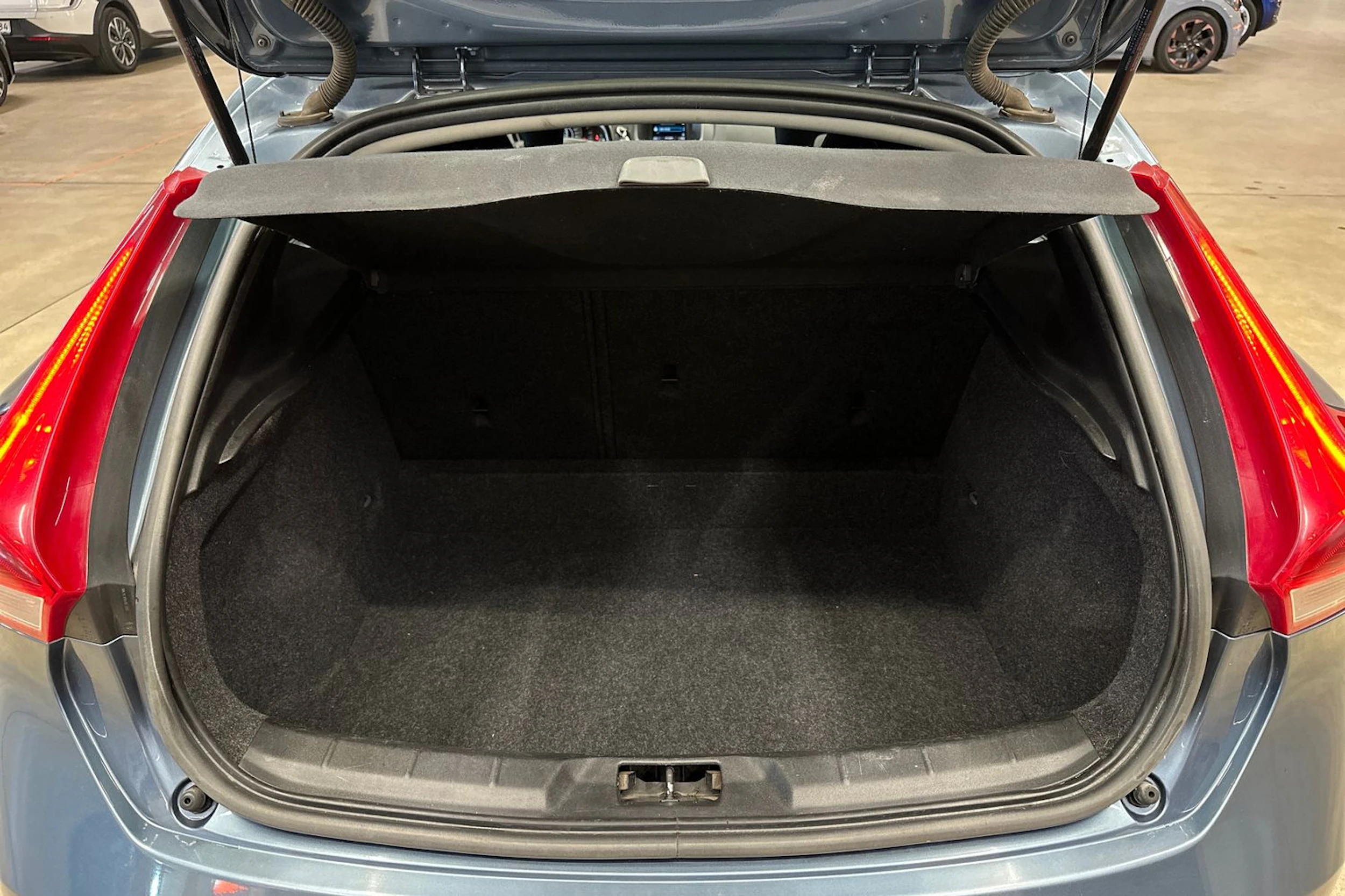 sininen Volvo V40 2013 kuva 21.