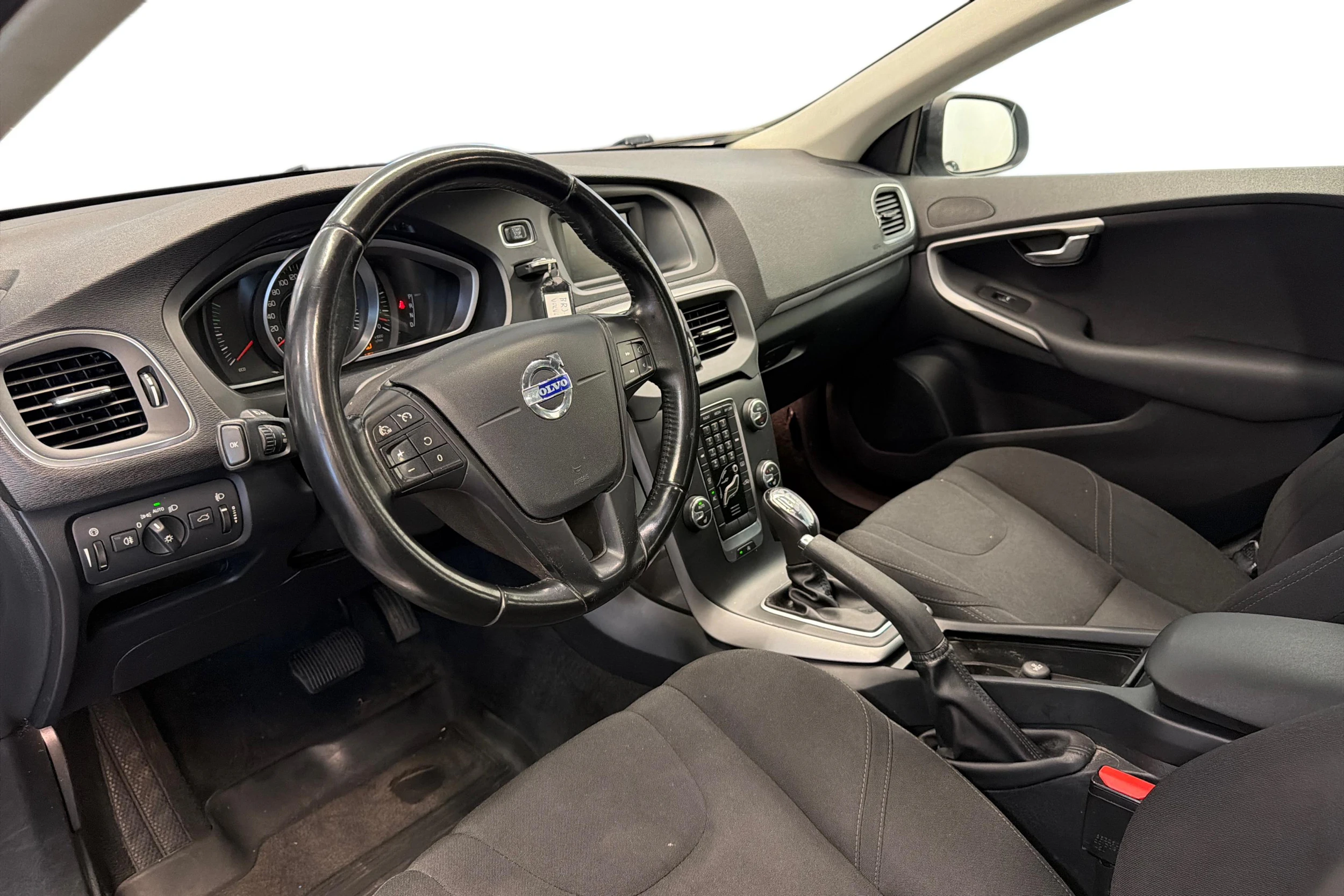 Valkoinen Volvo V40 2014 kuva 6.