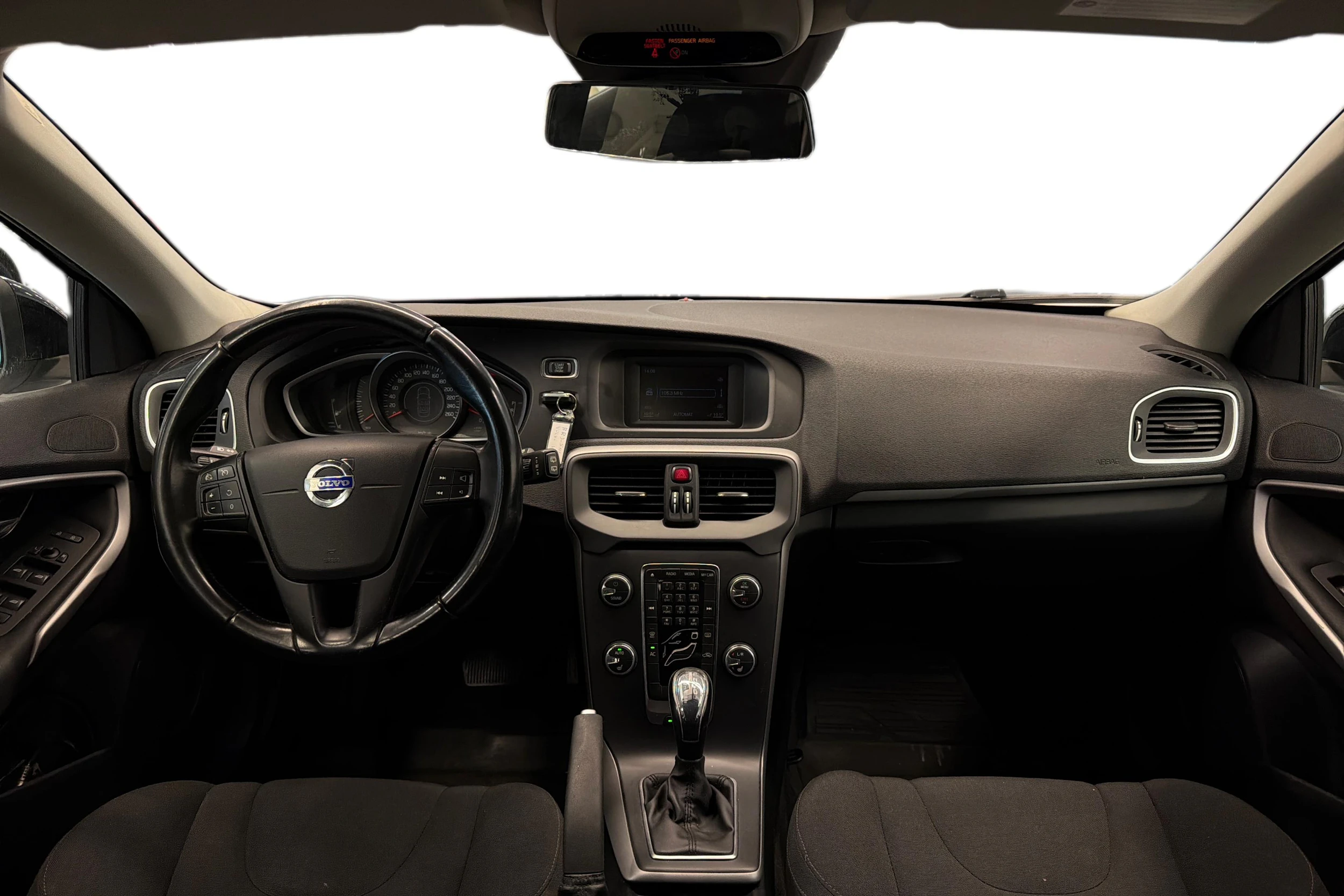 Valkoinen Volvo V40 2014 kuva 7.