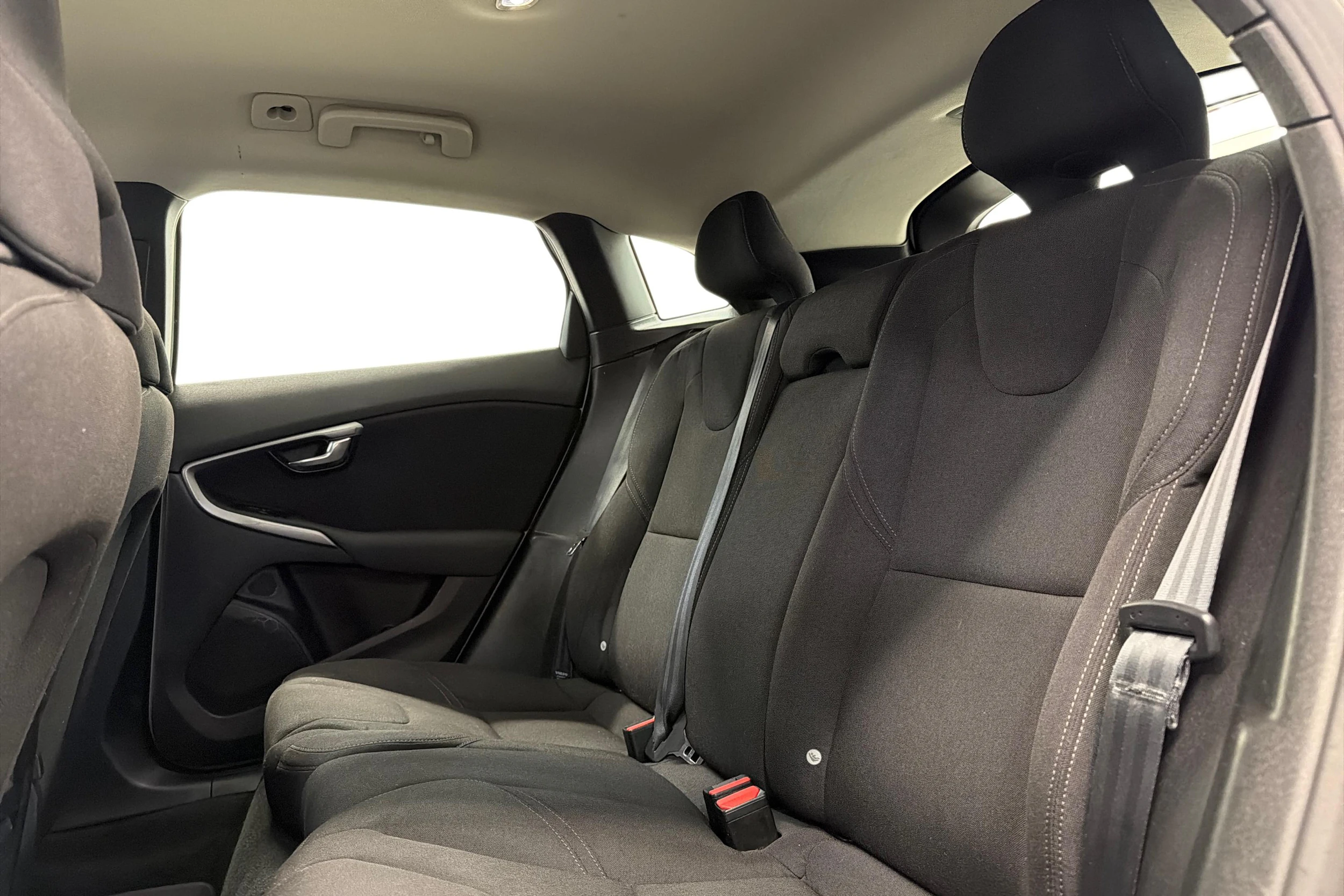 Valkoinen Volvo V40 2014 kuva 8.