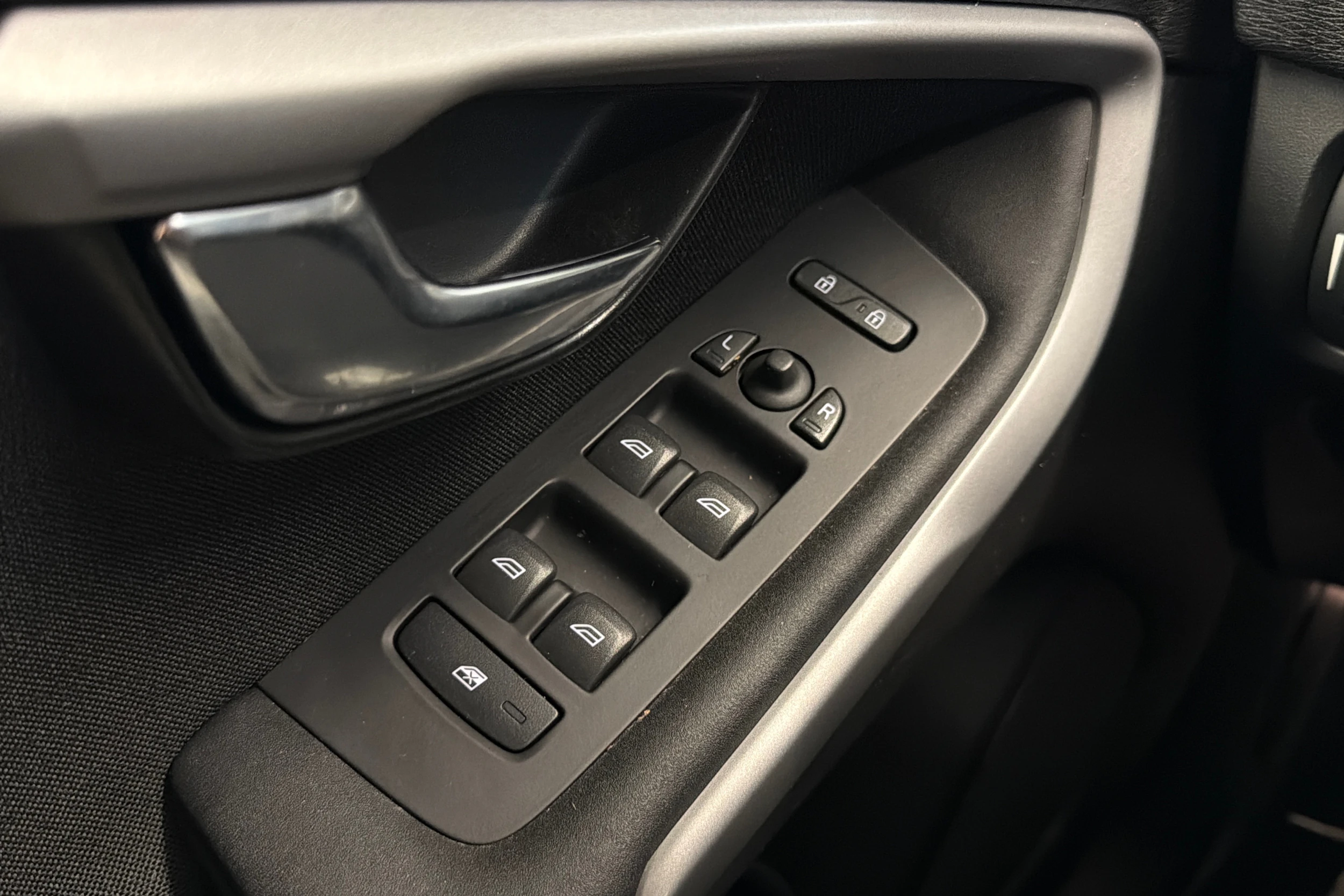 Valkoinen Volvo V40 2014 kuva 17.