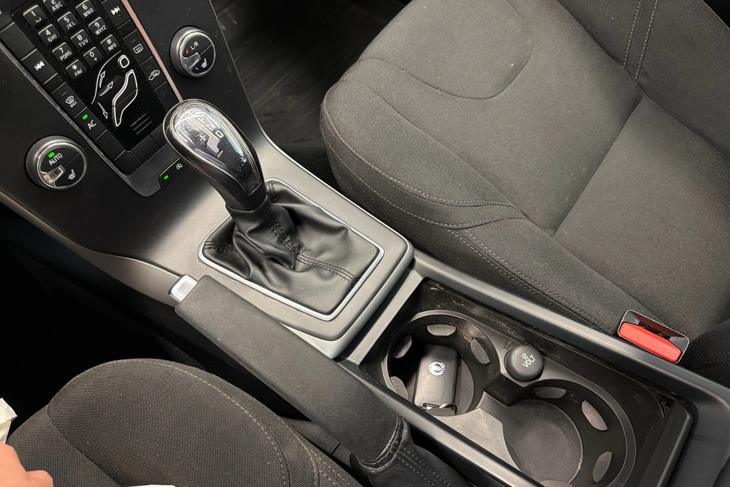 Valkoinen Volvo V40 2014 kuva 18.