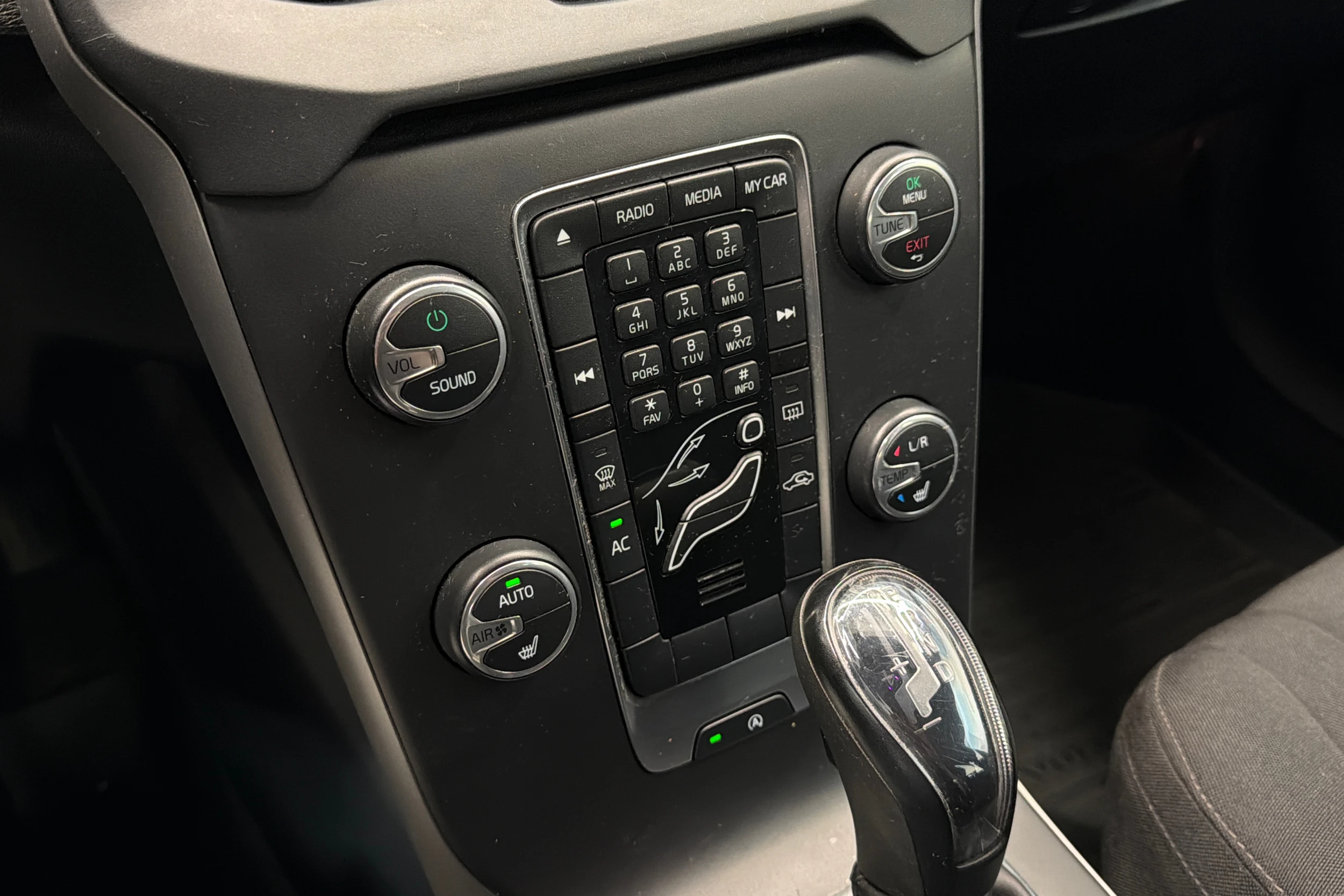 Valkoinen Volvo V40 2014 kuva 19.