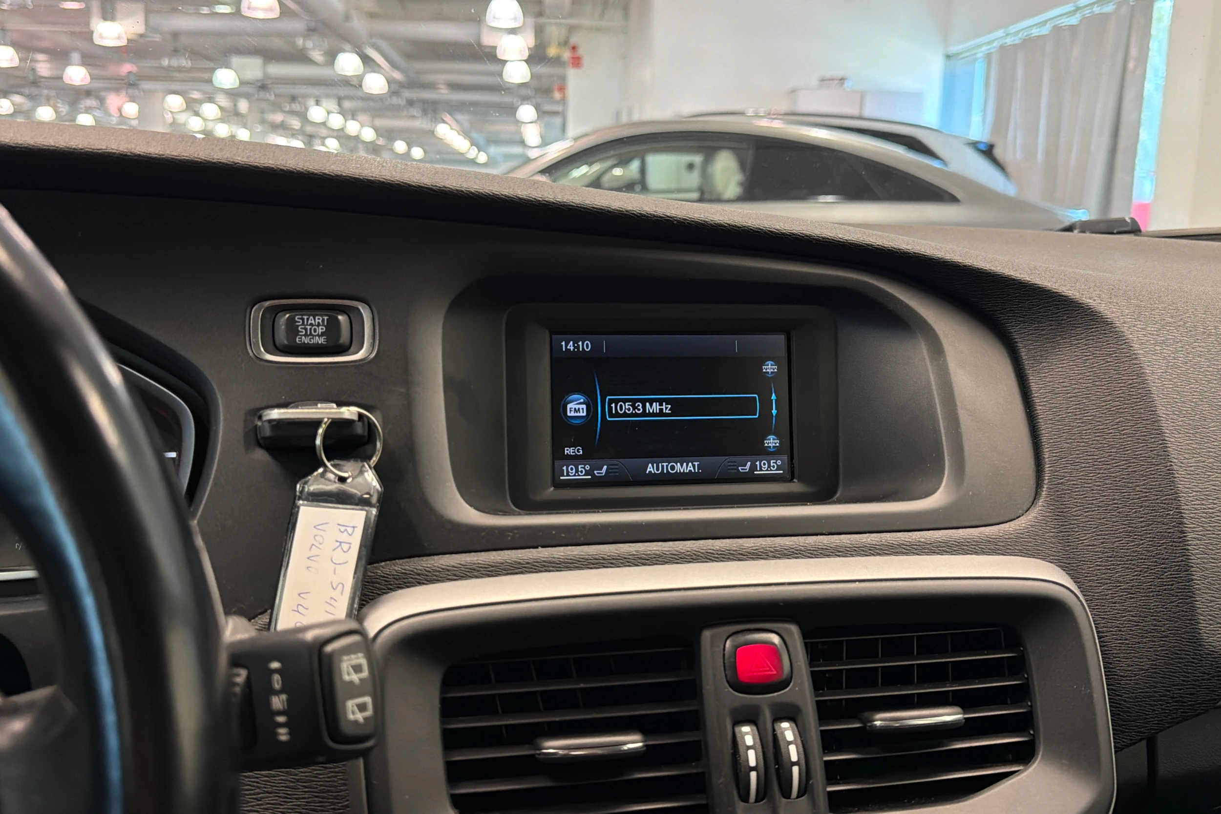 Valkoinen Volvo V40 2014 kuva 20.