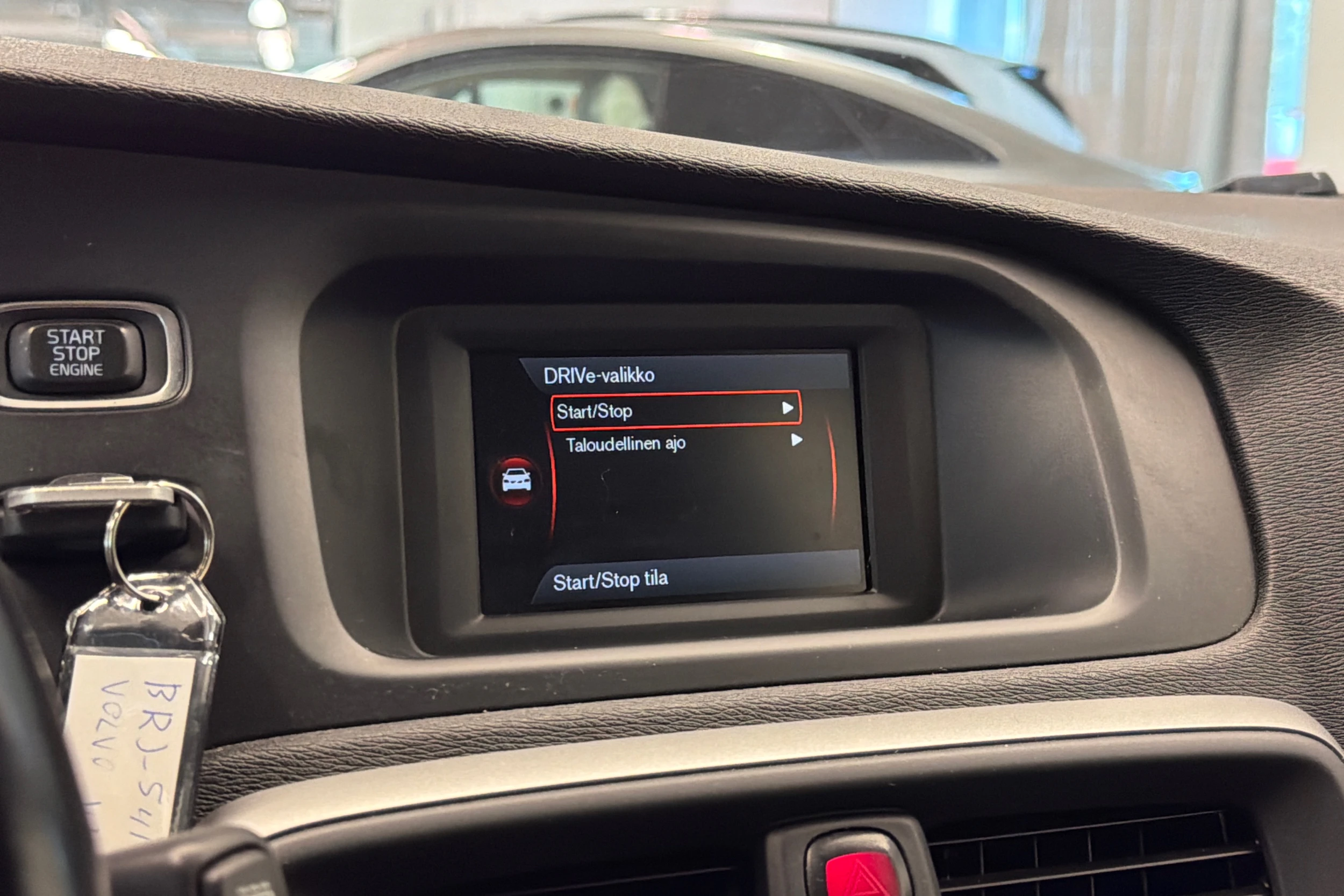 Valkoinen Volvo V40 2014 kuva 21.