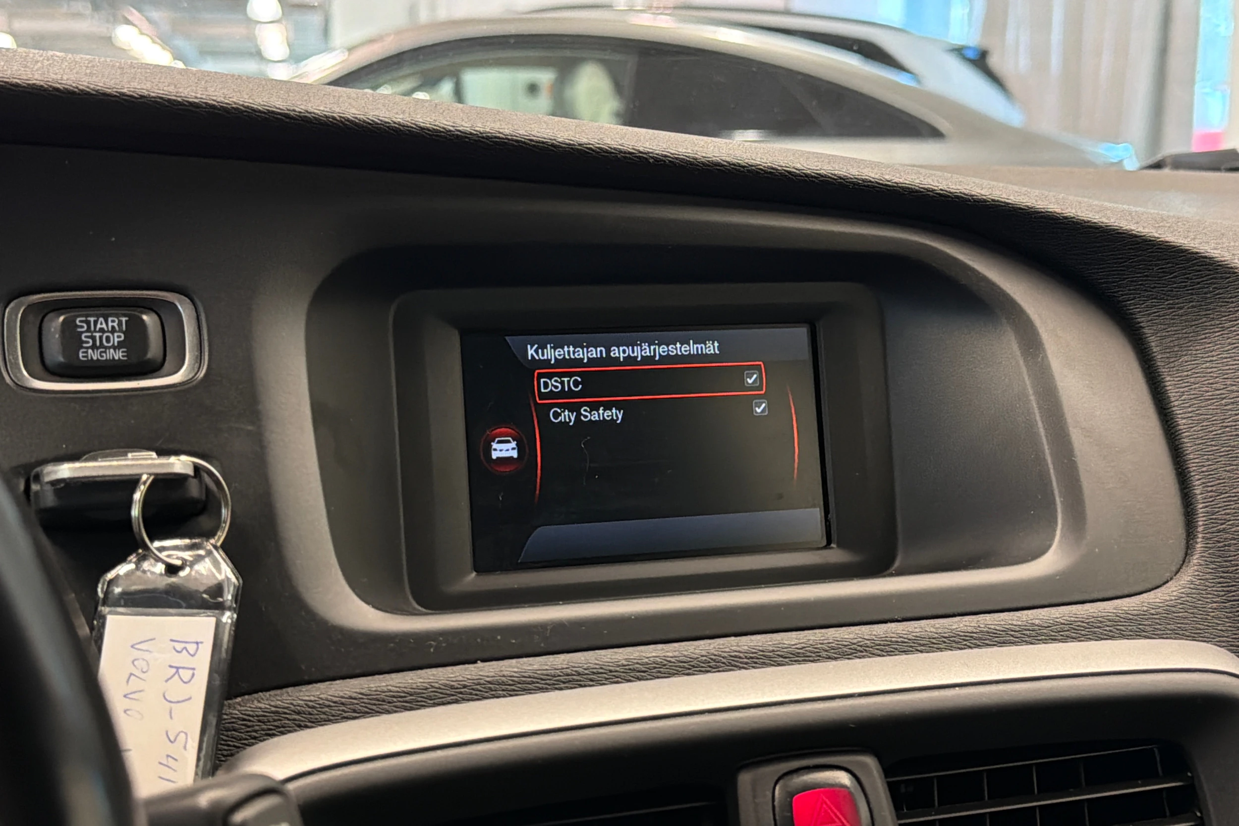 Valkoinen Volvo V40 2014 kuva 22.