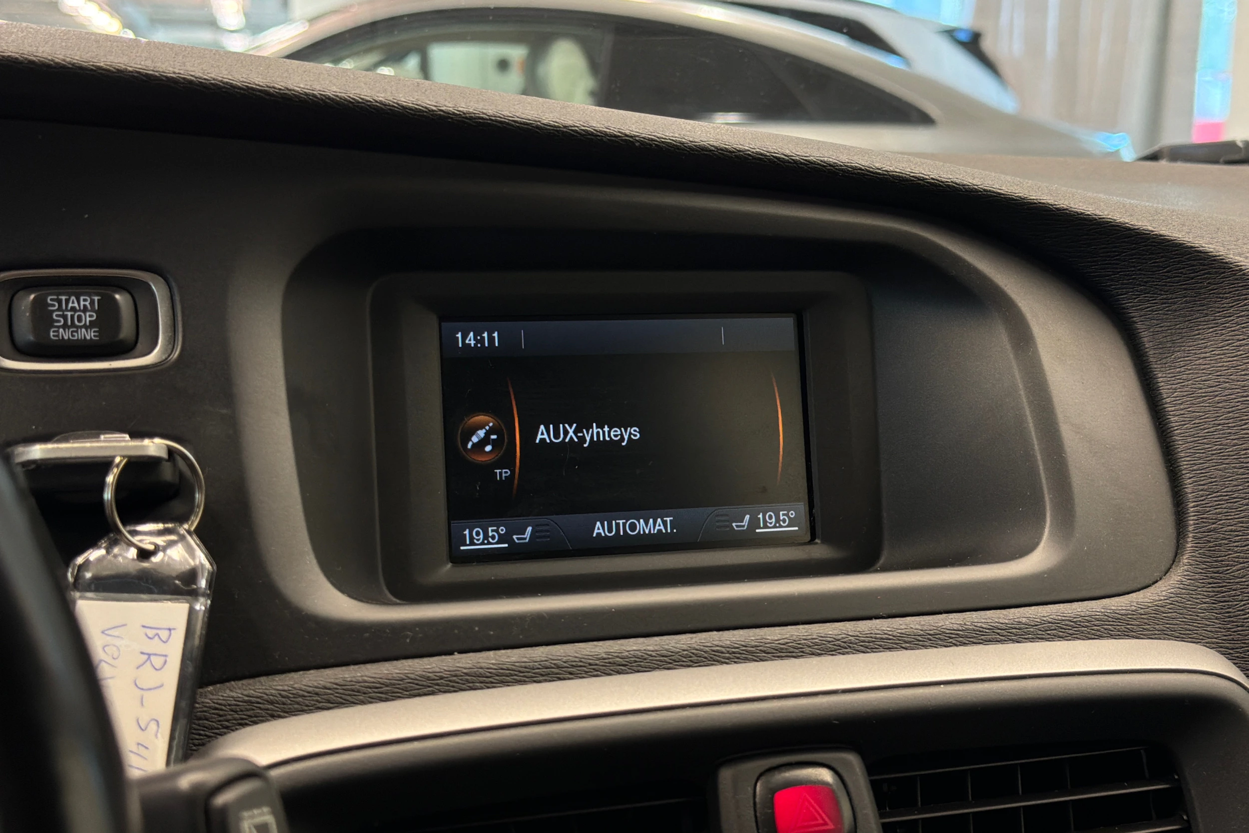 Valkoinen Volvo V40 2014 kuva 23.