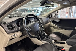 valkoinen Volvo V40 2014 kuva 3.