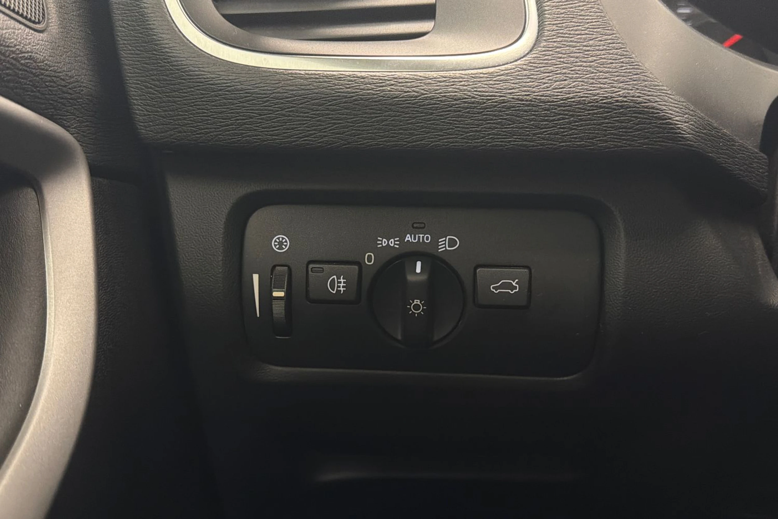 musta Volvo V40 2014 kuva 15.