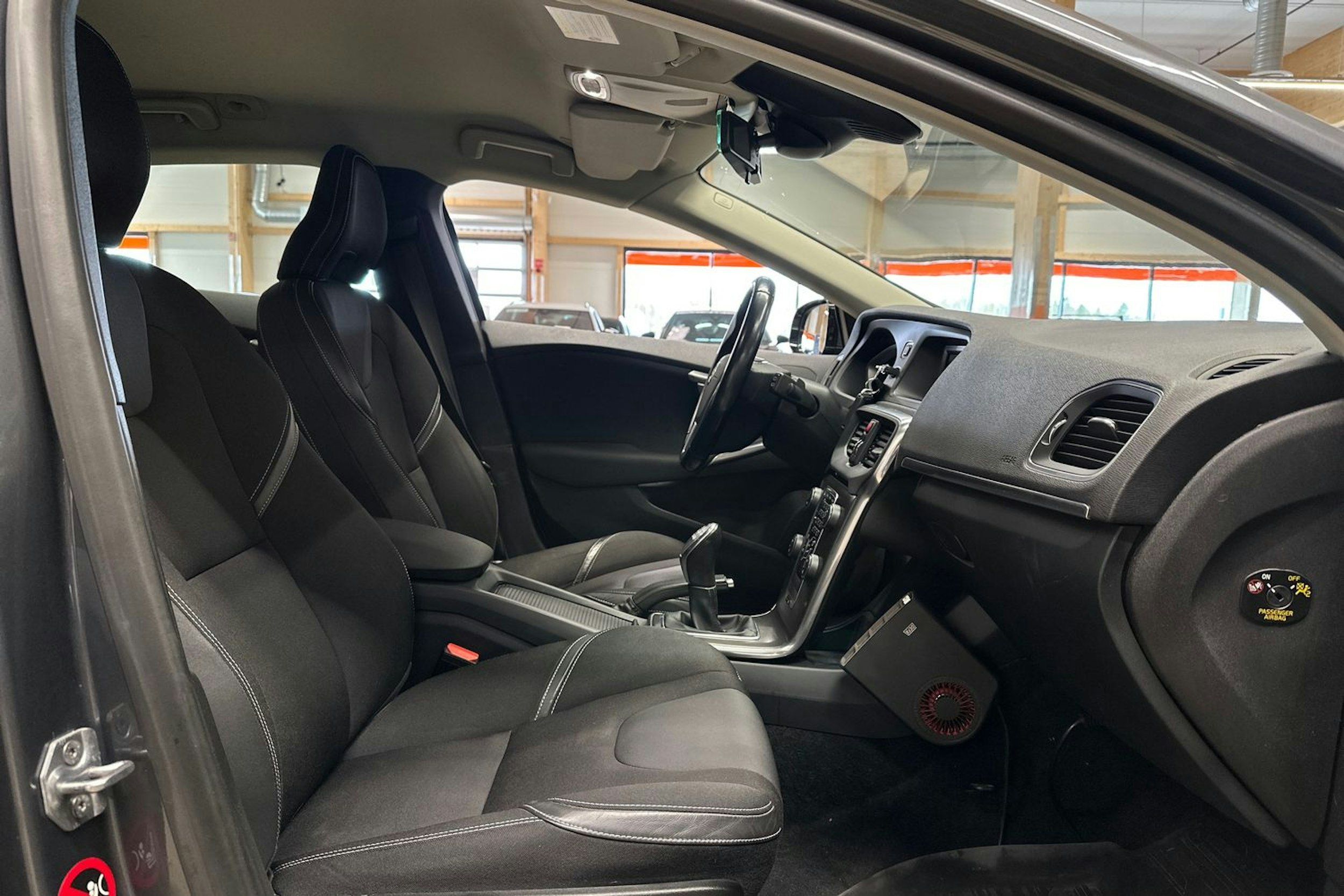 harmaa Volvo V40 2014 kuva 13.