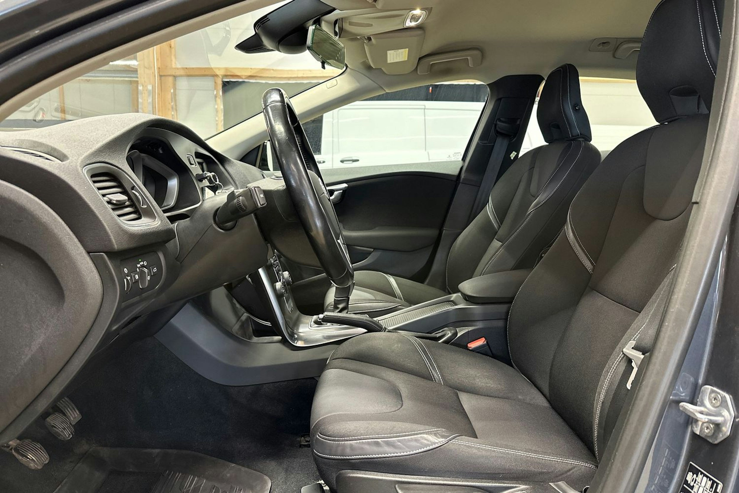 harmaa Volvo V40 2014 kuva 15.