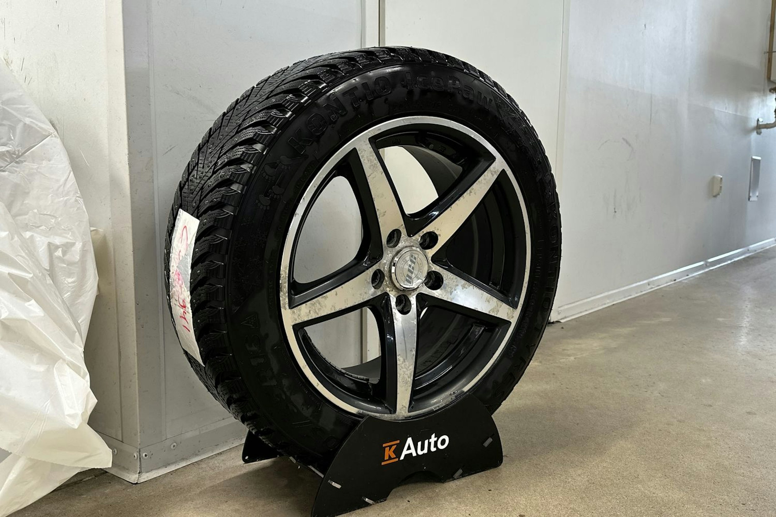 harmaa Volvo V40 2014 kuva 17.