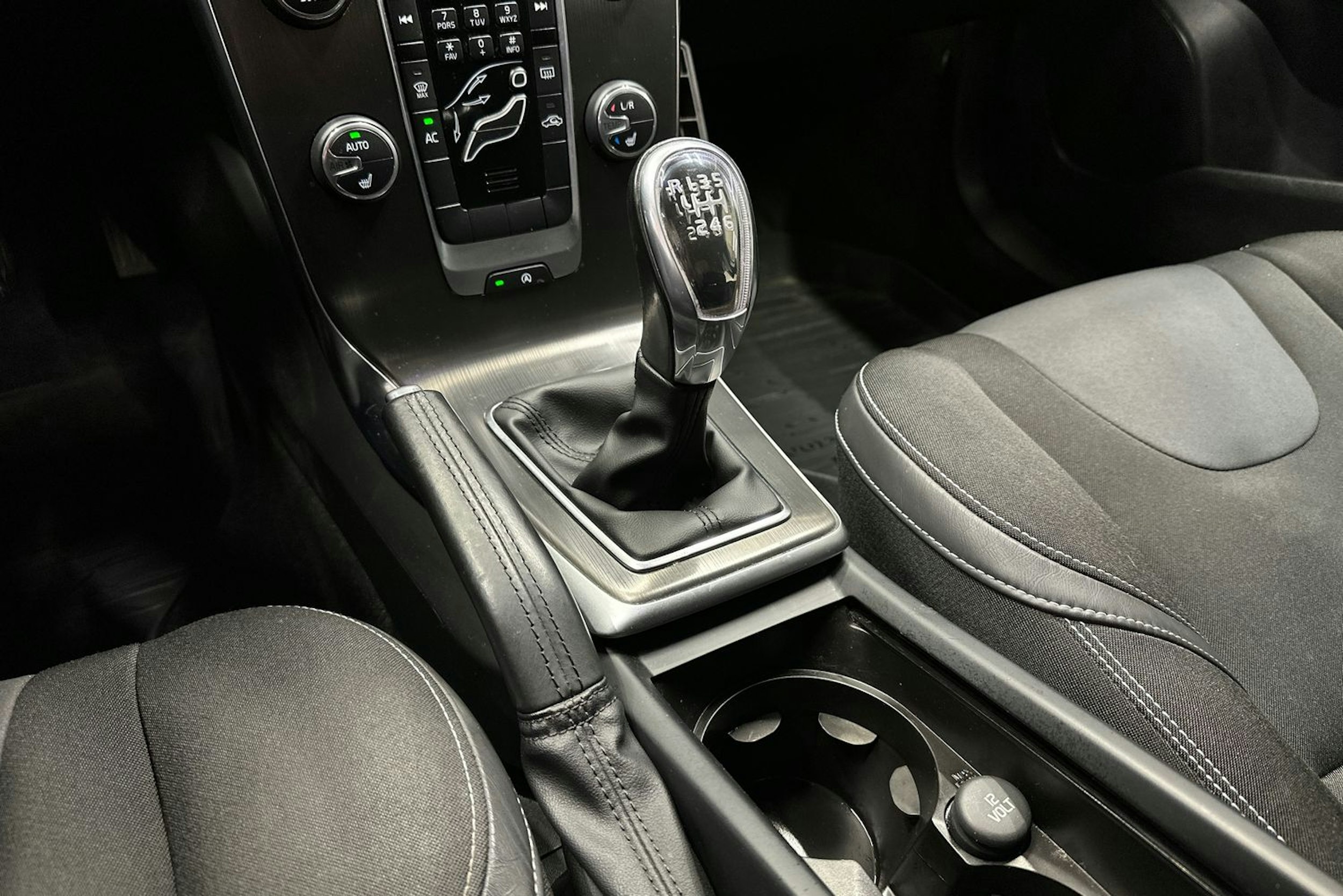 harmaa Volvo V40 2014 kuva 20.
