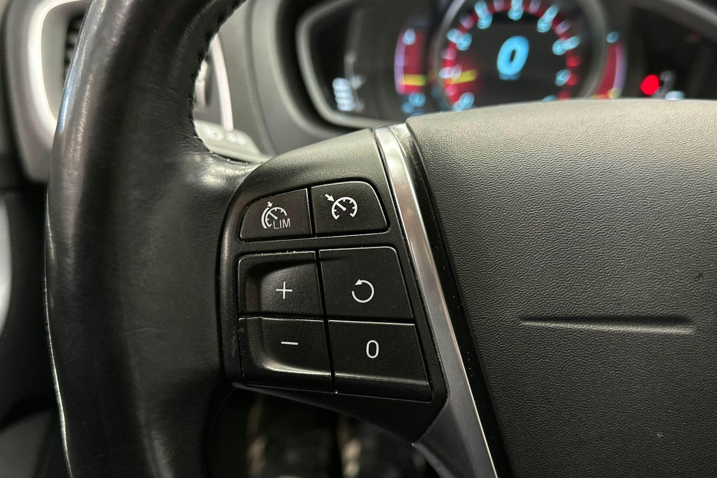 harmaa Volvo V40 2014 kuva 22.