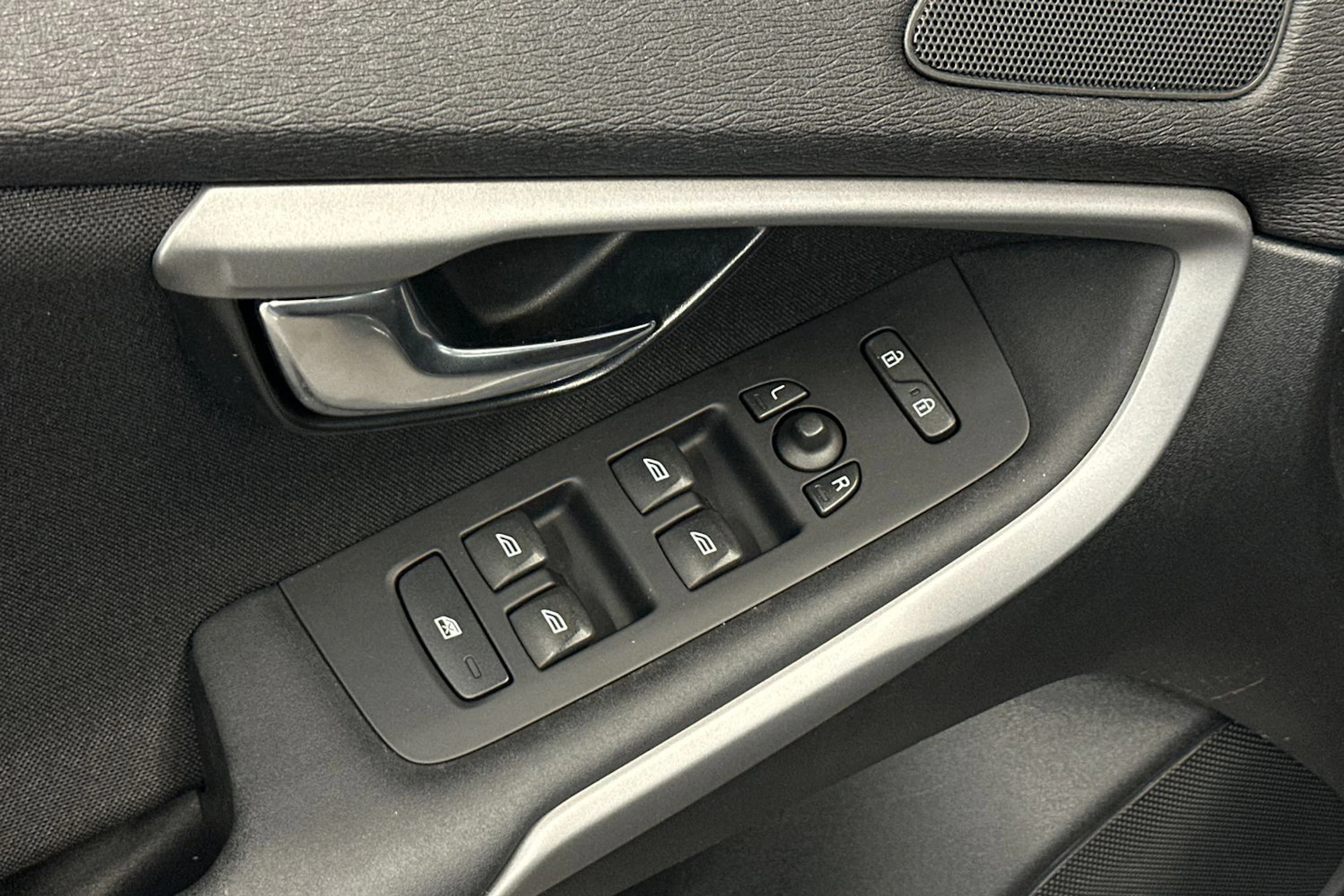 musta Volvo V40 2014 kuva 14.