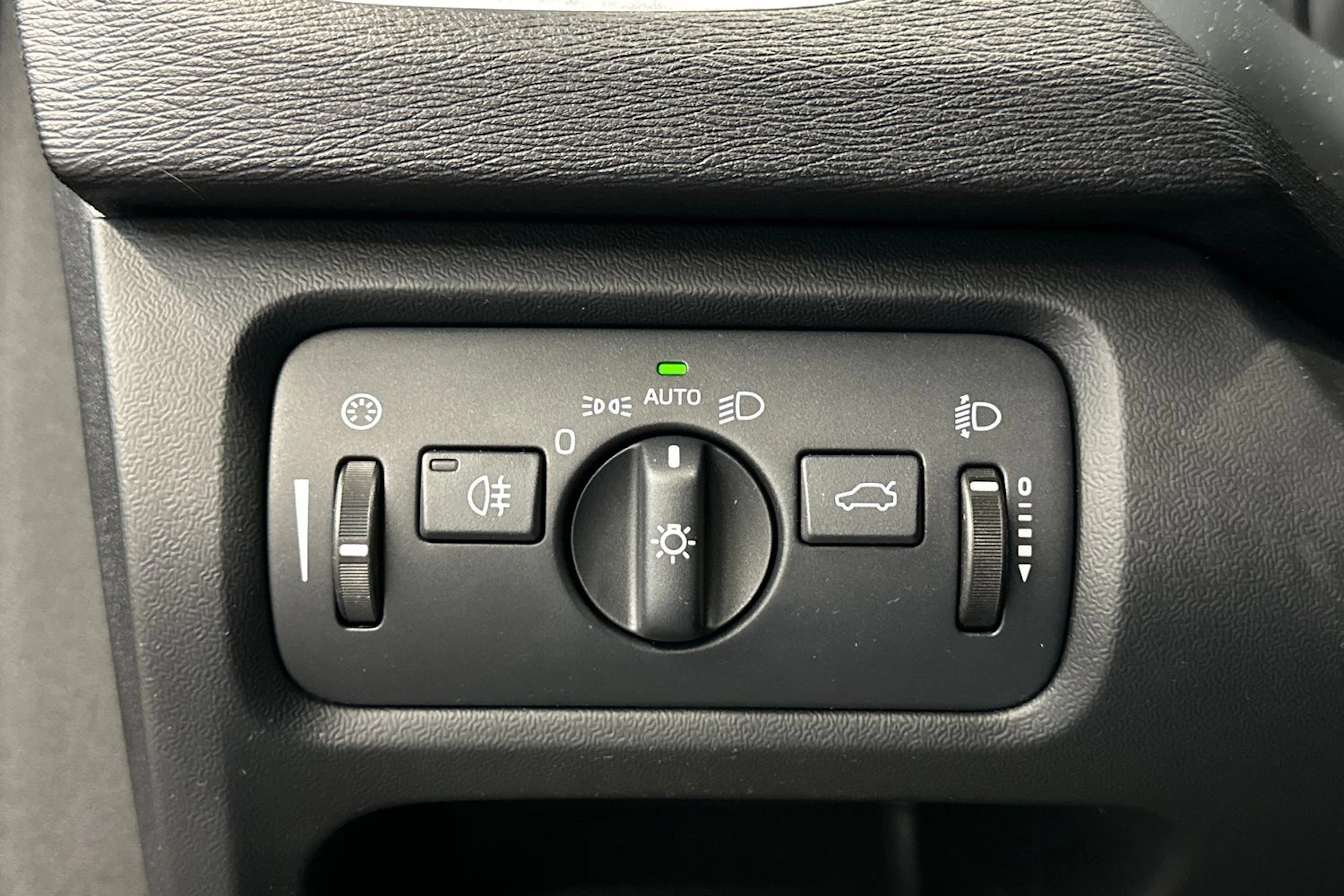 musta Volvo V40 2014 kuva 15.