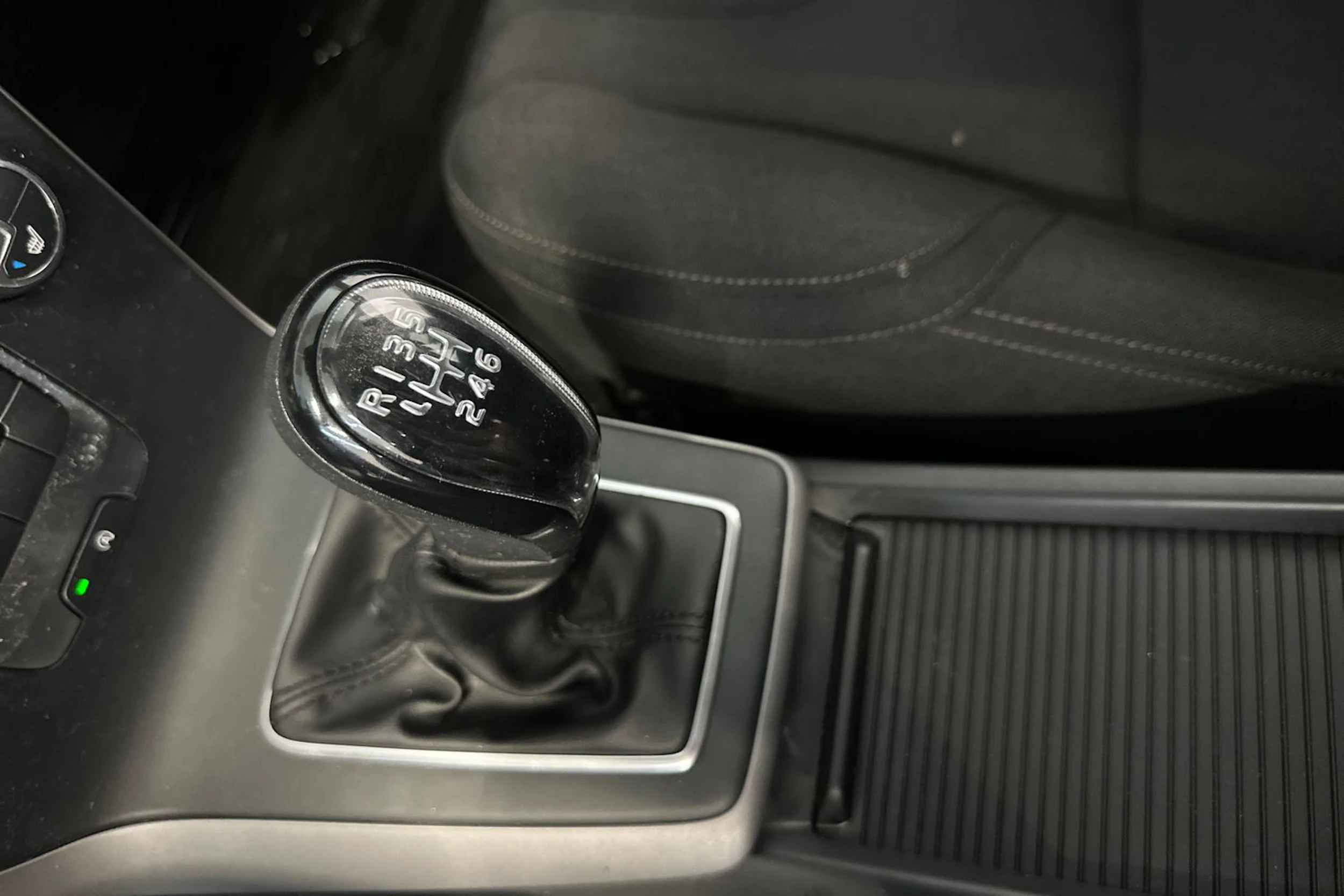 musta Volvo V40 2014 kuva 19.