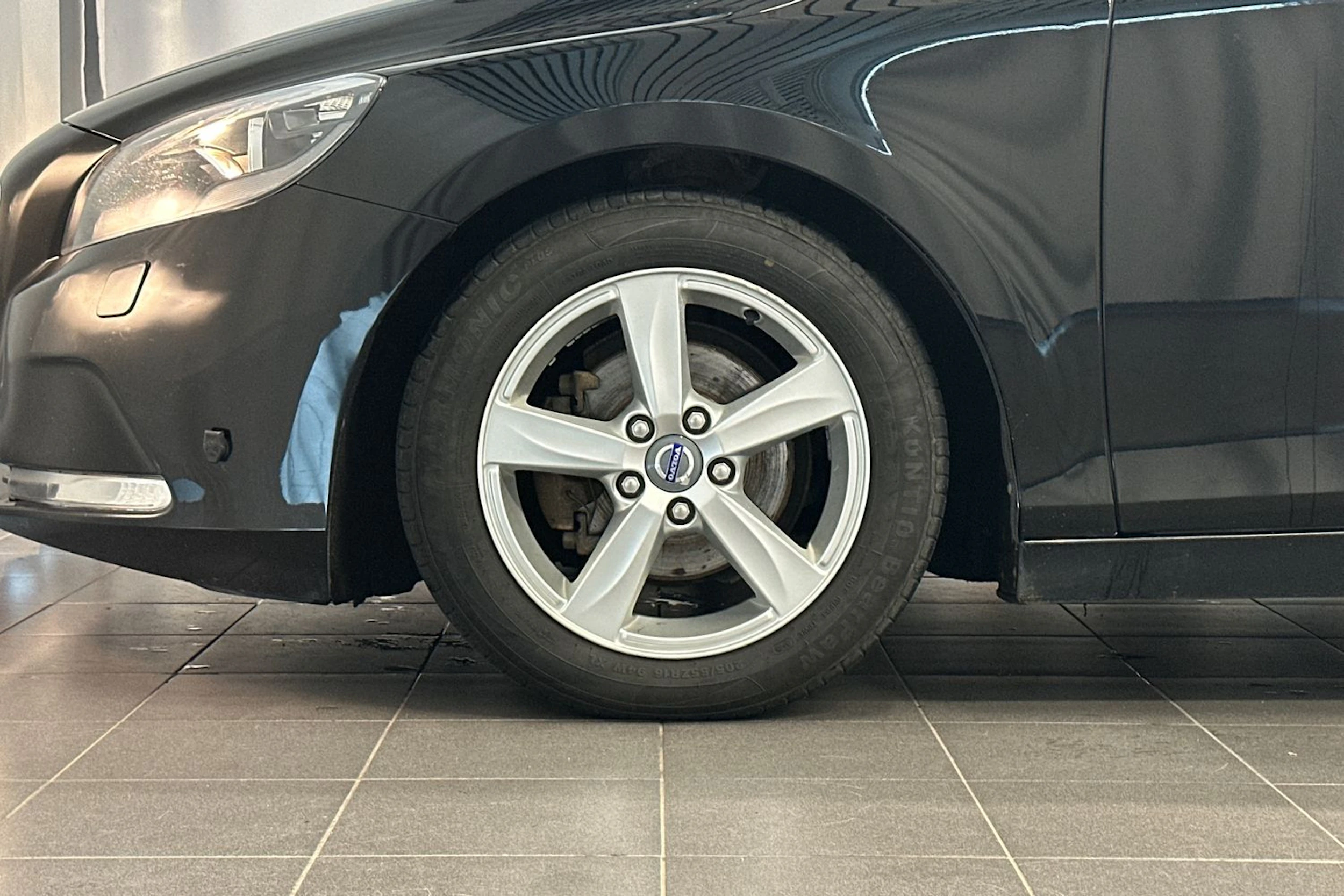 musta Volvo V40 2014 kuva 22.