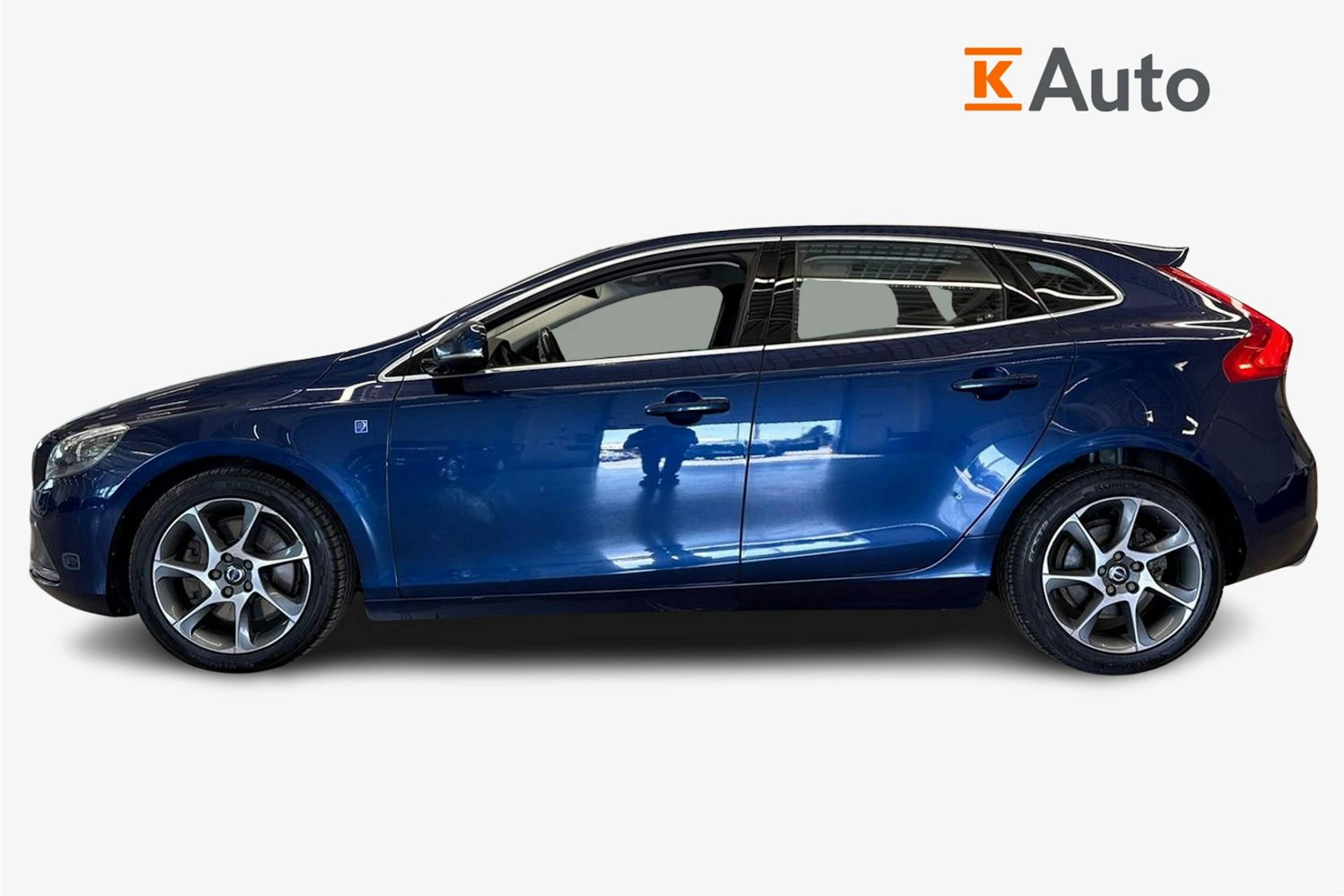 sininen Volvo V40 2014 kuva 6.