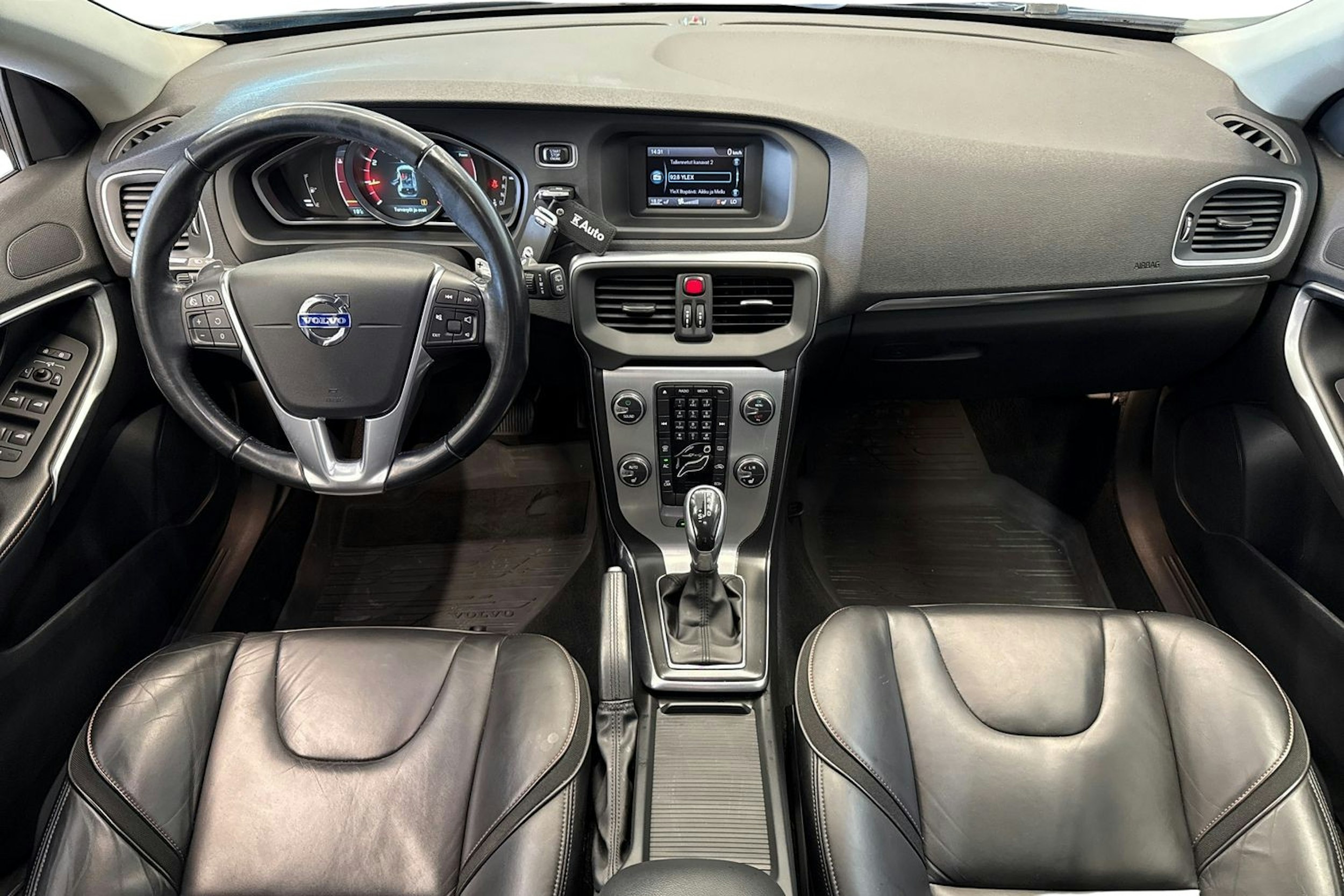 sininen Volvo V40 2014 kuva 9.