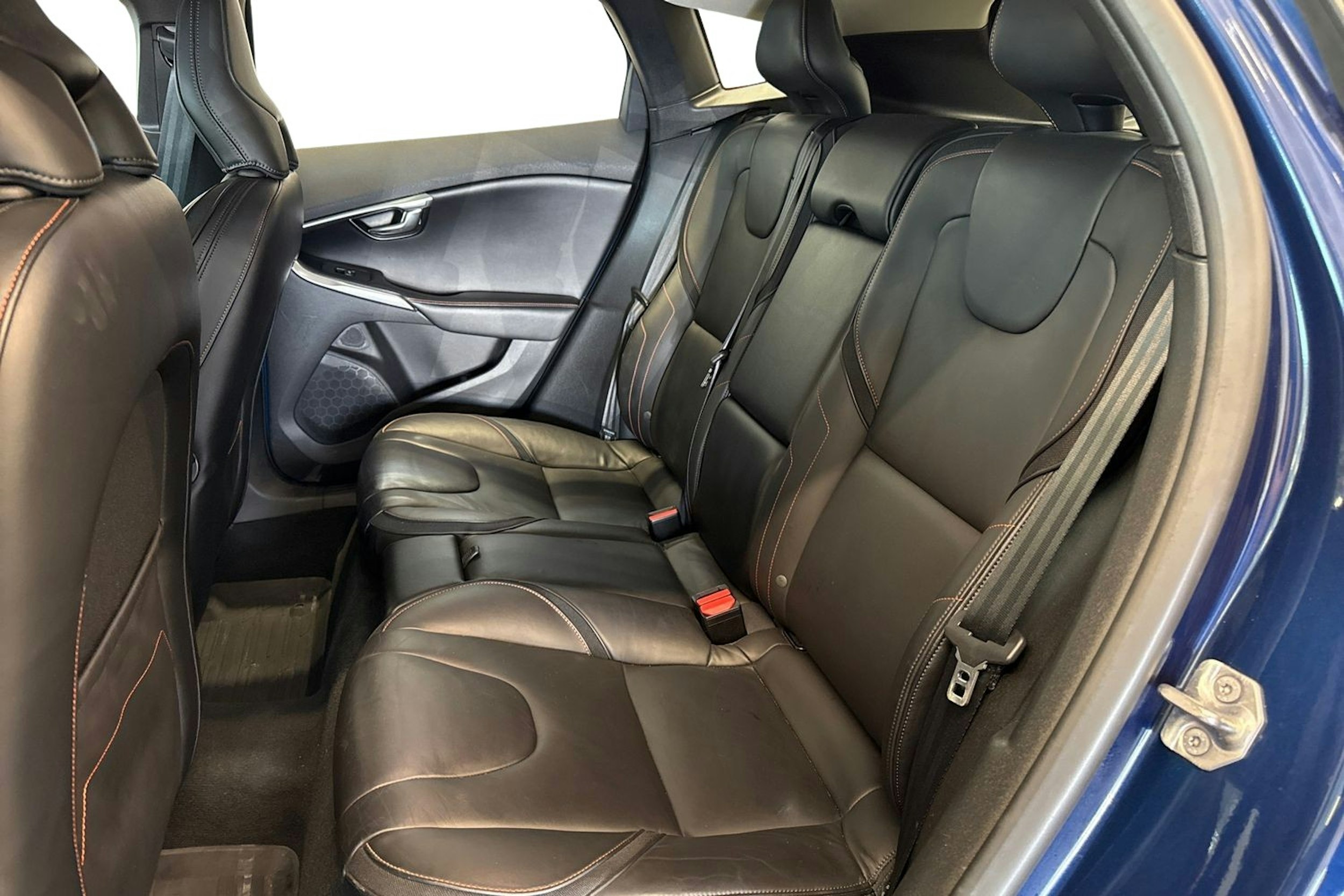 sininen Volvo V40 2014 kuva 10.
