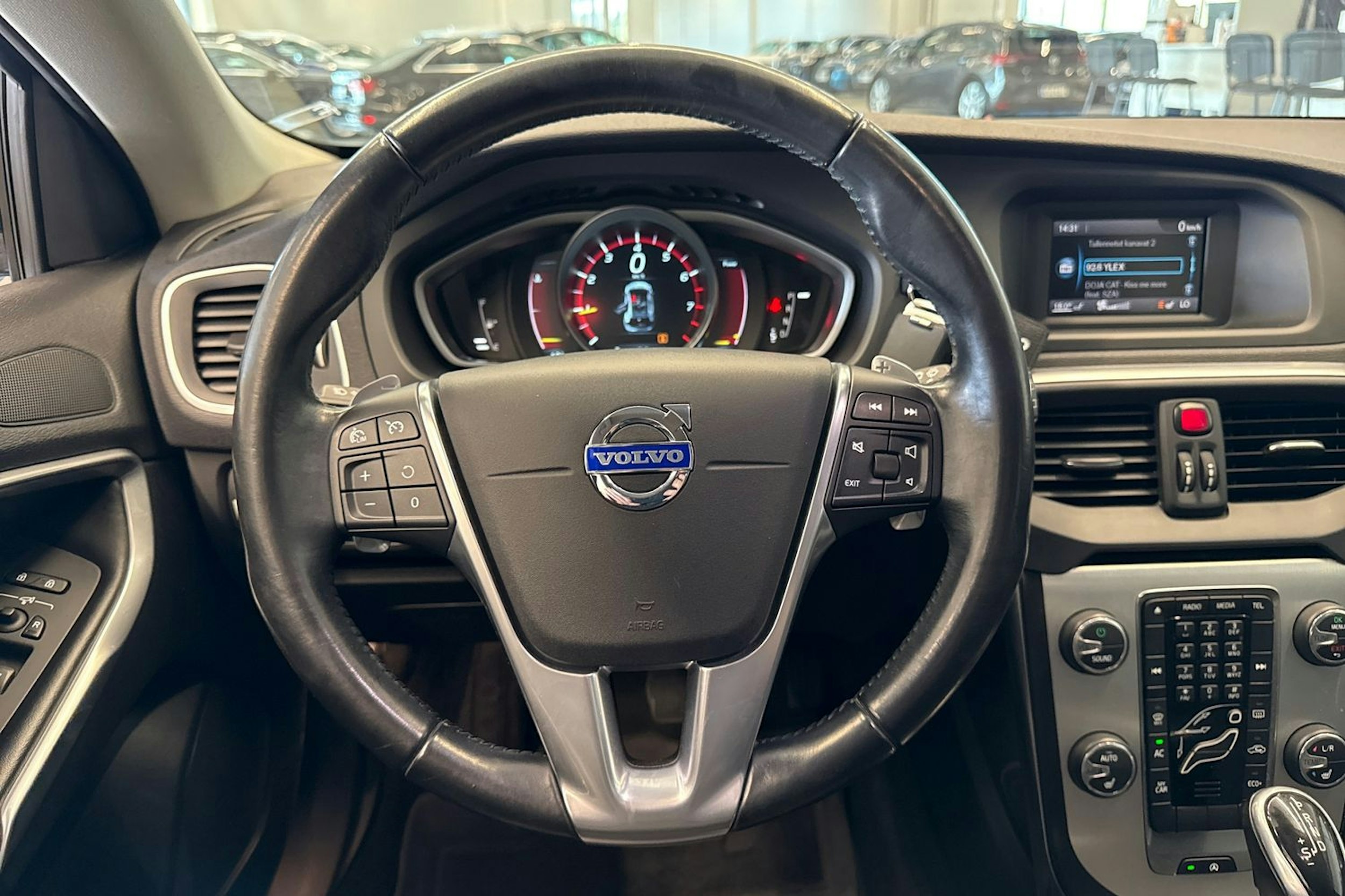 sininen Volvo V40 2014 kuva 14.