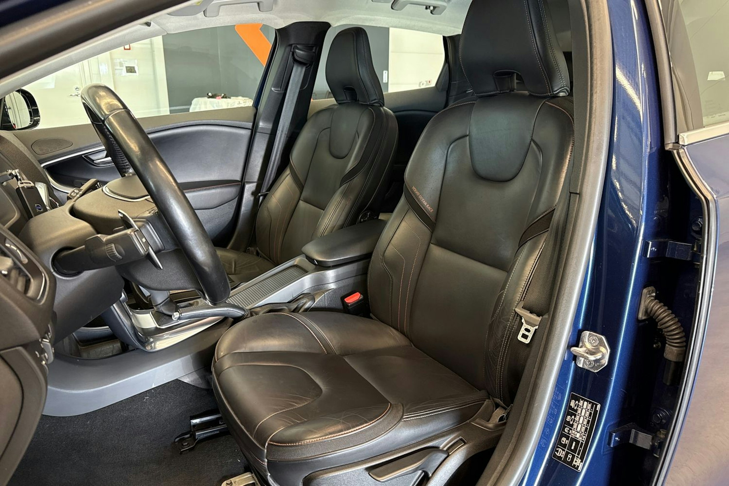 sininen Volvo V40 2014 kuva 20.