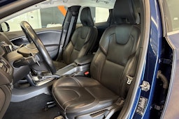 sininen Volvo V40 2014 kuva 20.