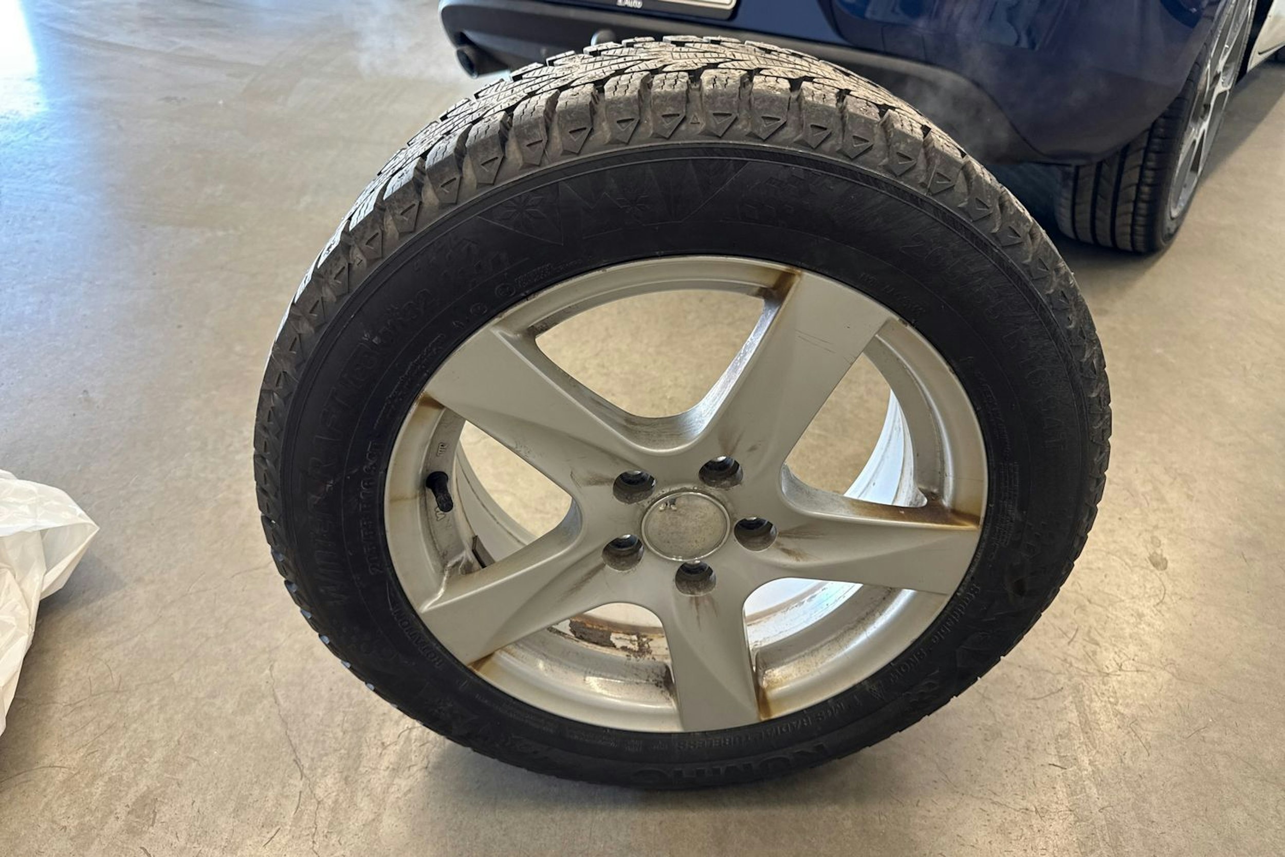 sininen Volvo V40 2014 kuva 22.