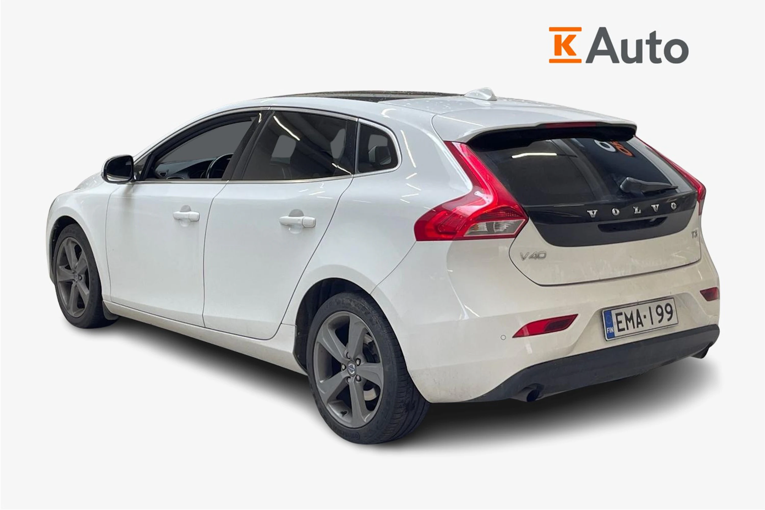 valkoinen Volvo V40 2014 kuva 2.