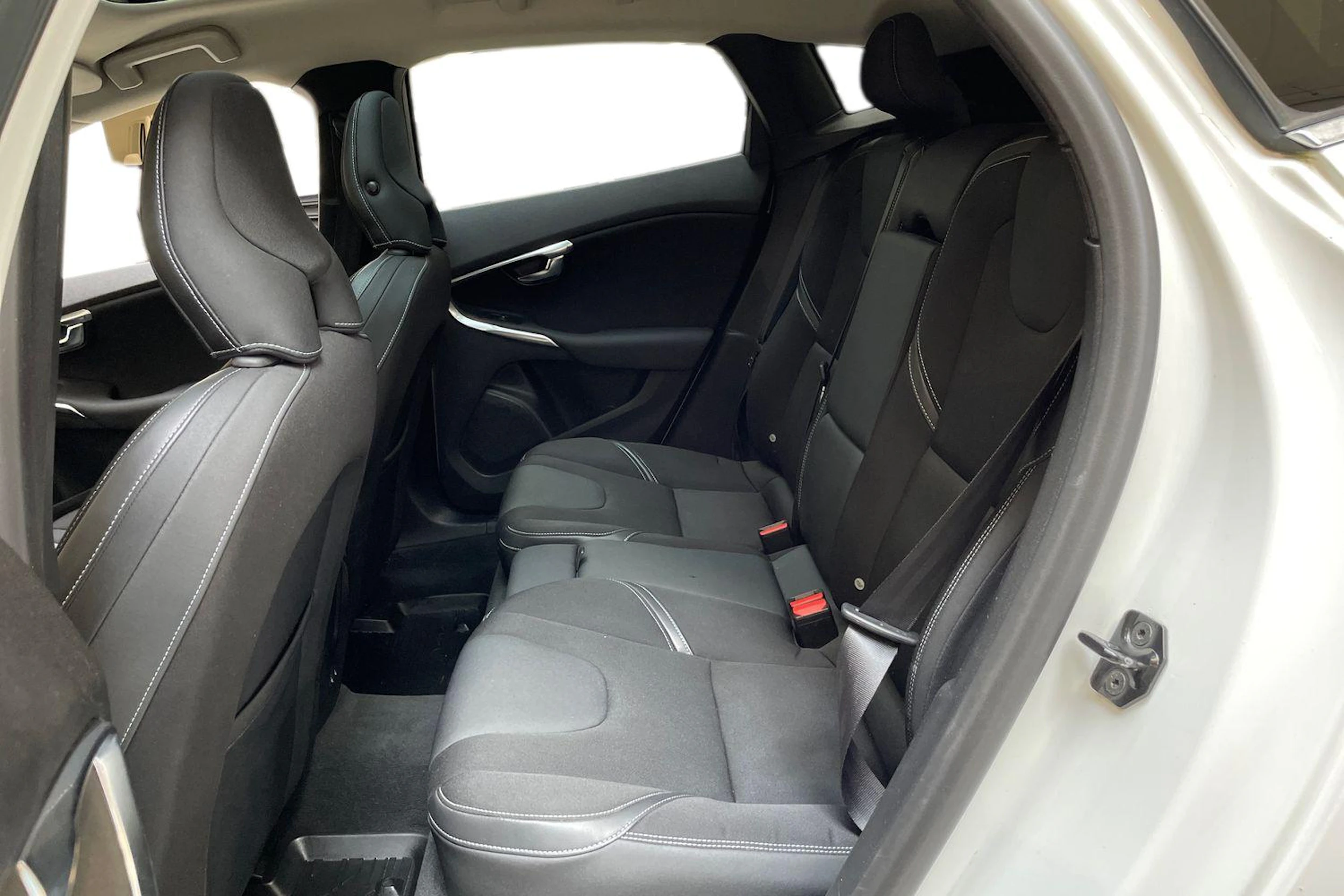 valkoinen Volvo V40 2014 kuva 8.