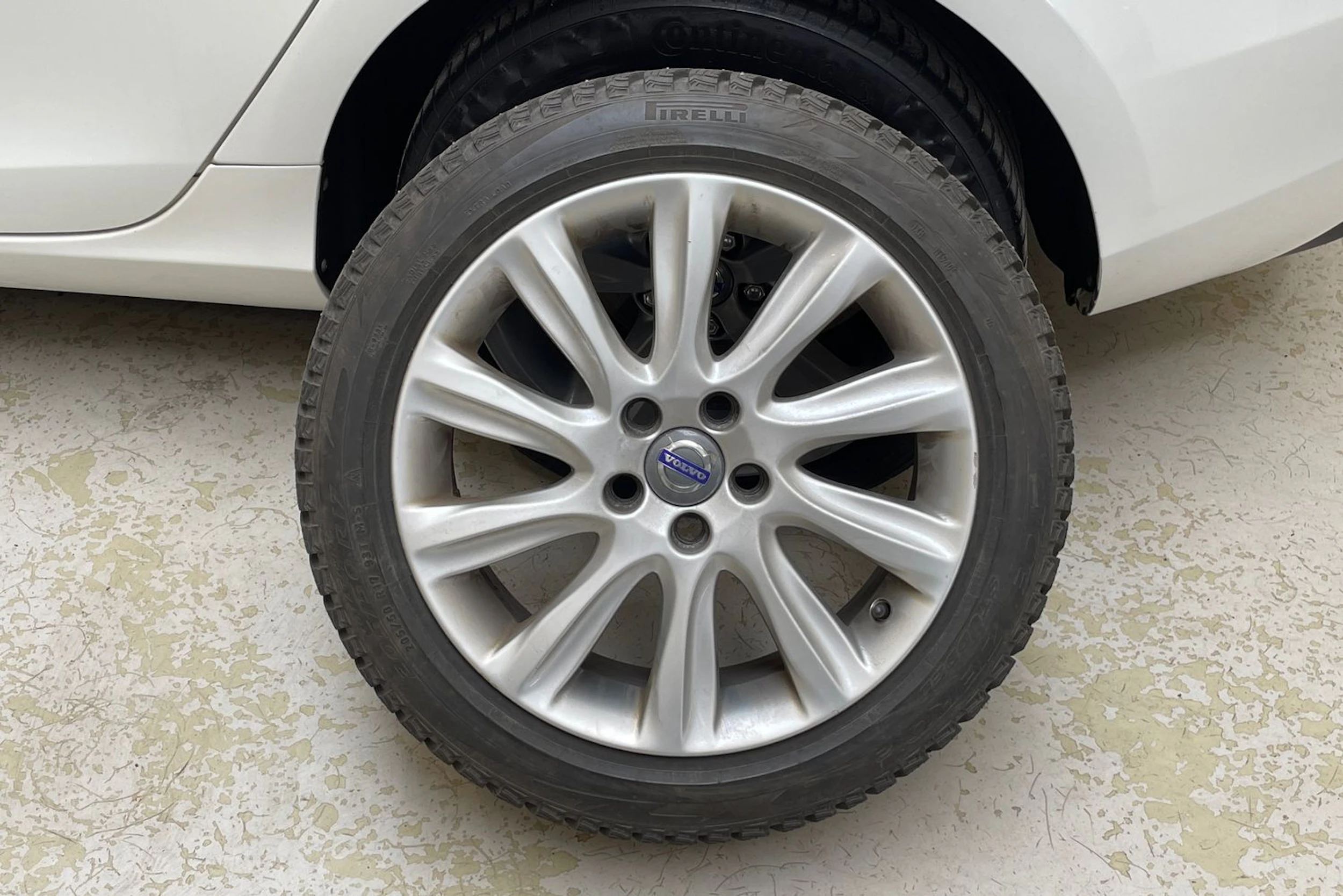 valkoinen Volvo V40 2014 kuva 10.