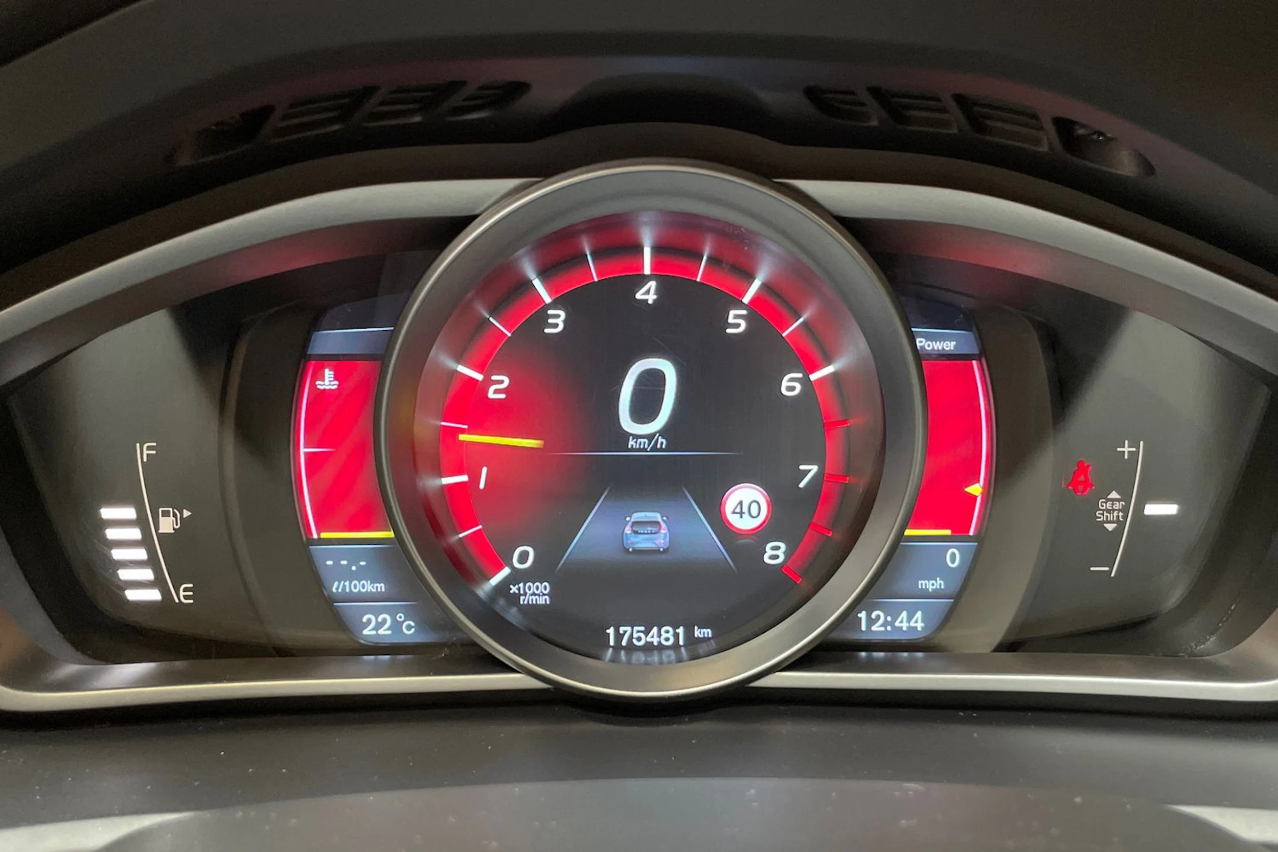 valkoinen Volvo V40 2014 kuva 16.