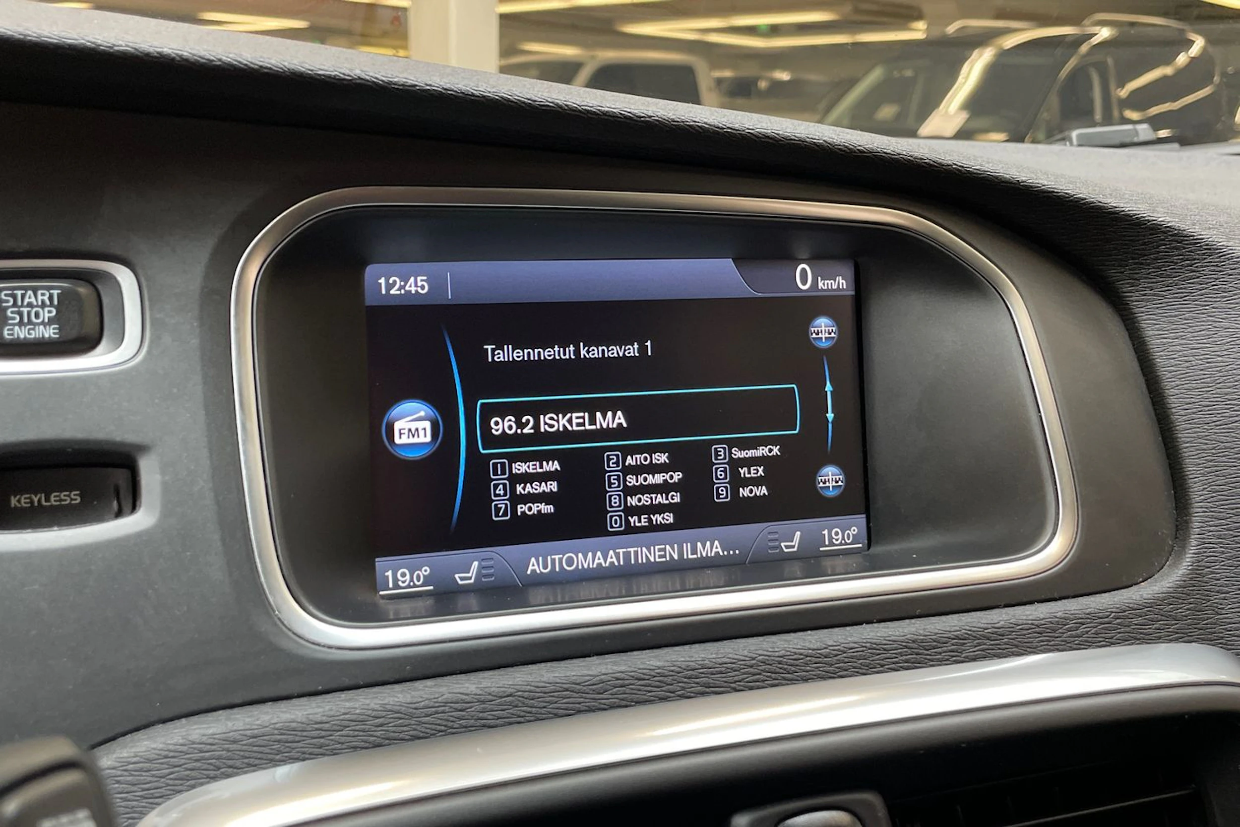 valkoinen Volvo V40 2014 kuva 17.